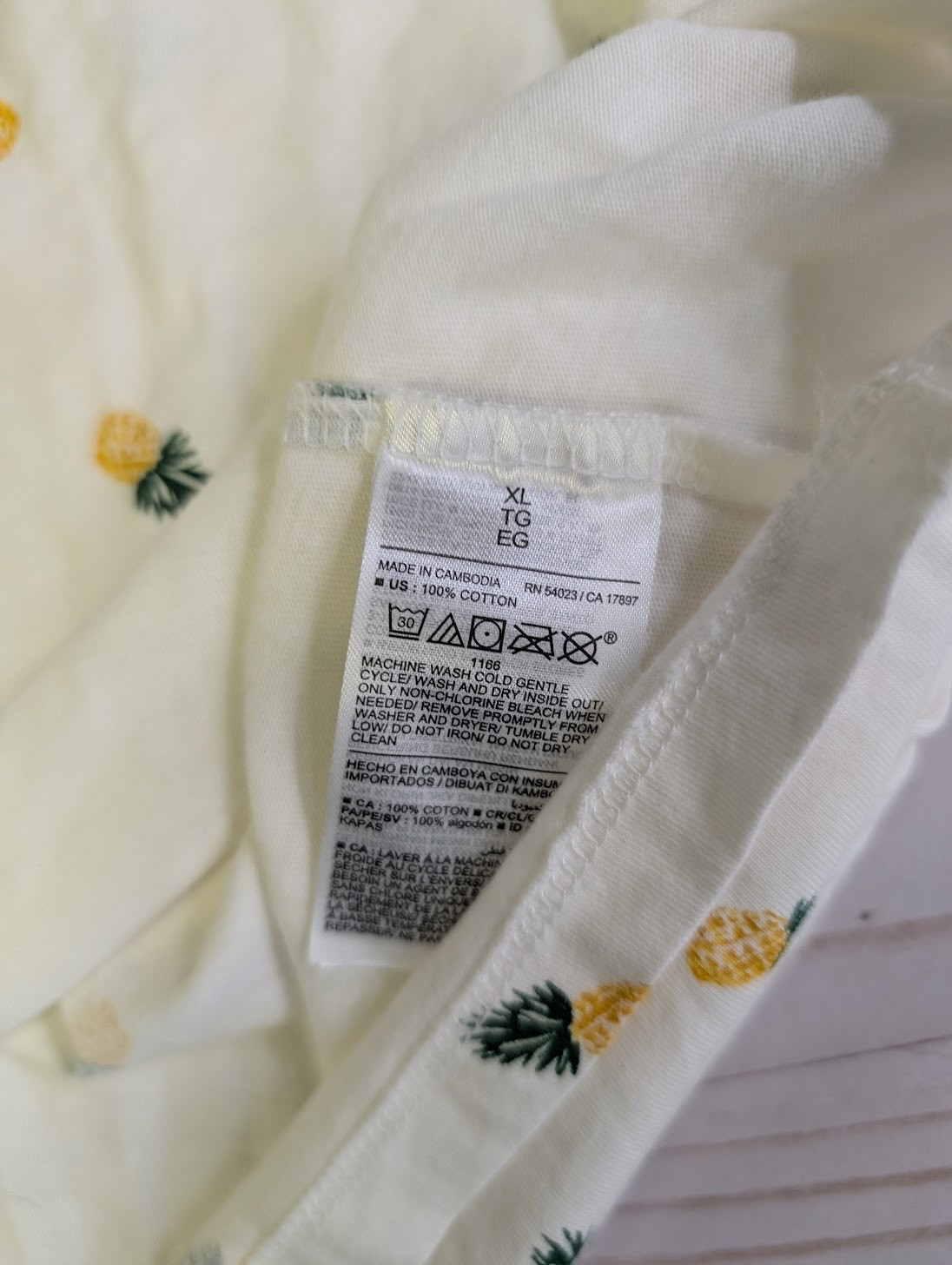 Old Navy Size XL Womens Multicolor Pineapple Print Short Sleeve Cotton Top