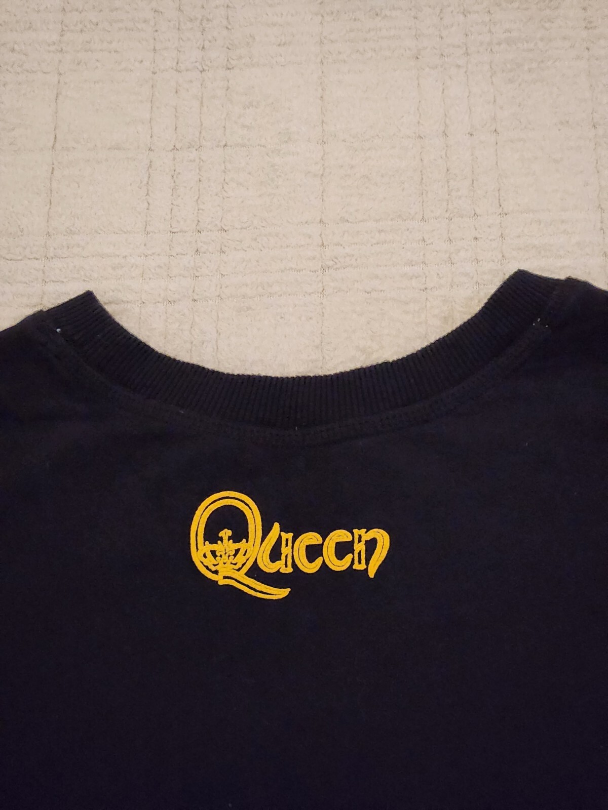 Queen Official Merch Crisp Black Soft Medium Long Sleeve Logo Sweatshirt
