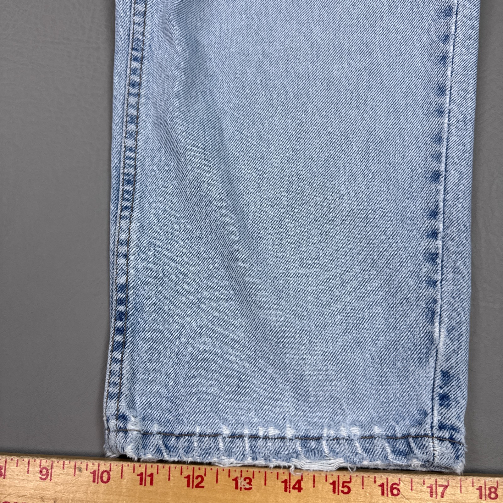 Vintage Levis SilverTab Jeans Mens 30×32 Blue Baggy 90s Made USA Thrashed Faded