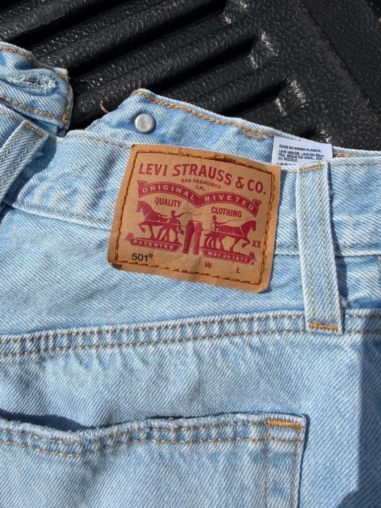 Levi’s 501 High Rise Cutoff Shorts Light Wash Distressed Size 24 W24