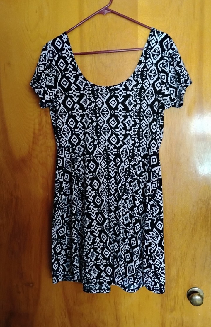 Bobbie Brooks Black/White Geometric Scoop Neck Short Sleeve Mini Dress Women’s L