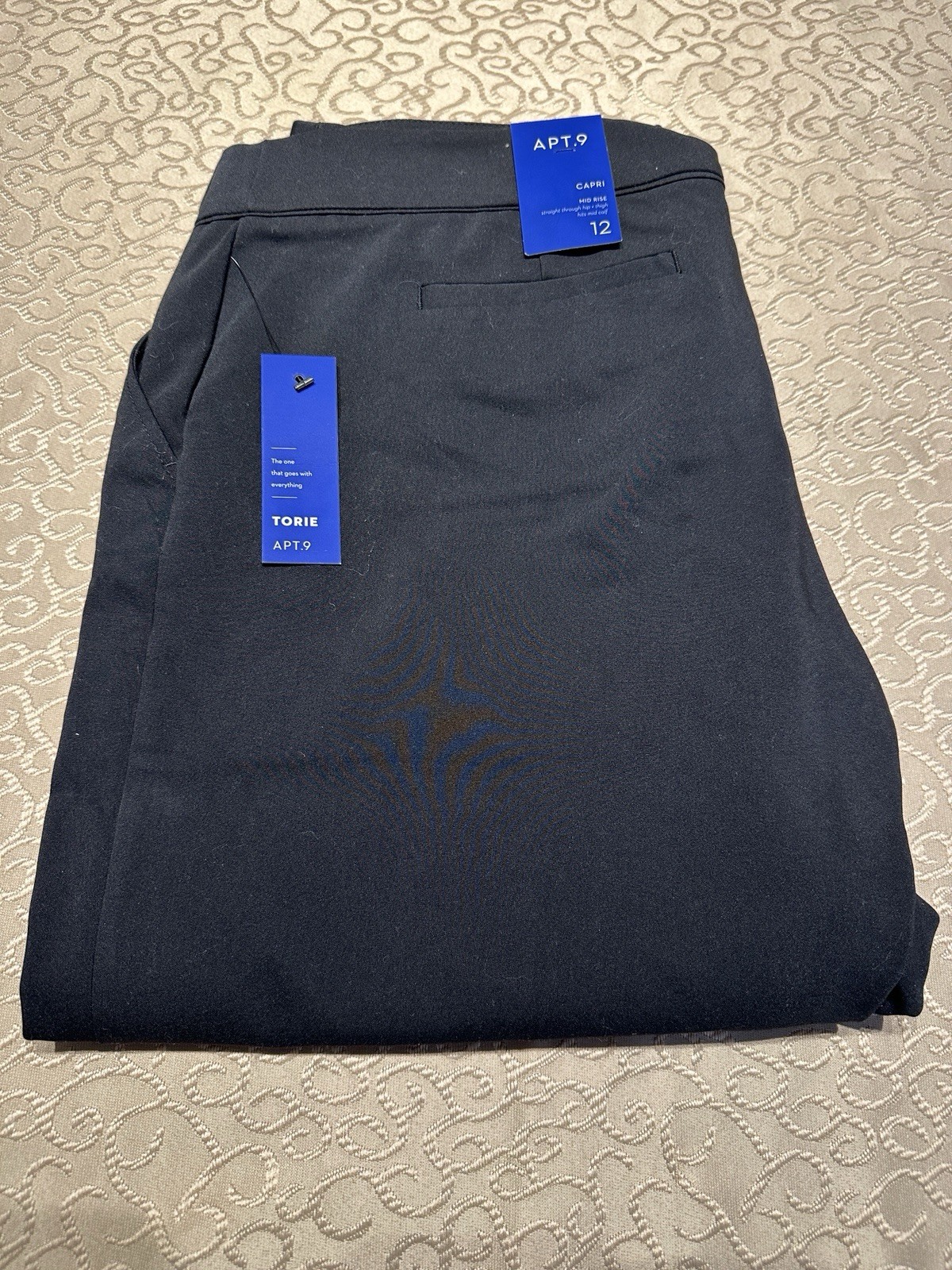Apt. 9 Women’s Black Mid Rise Straight Fit Capri Pants Easy Care 22″
