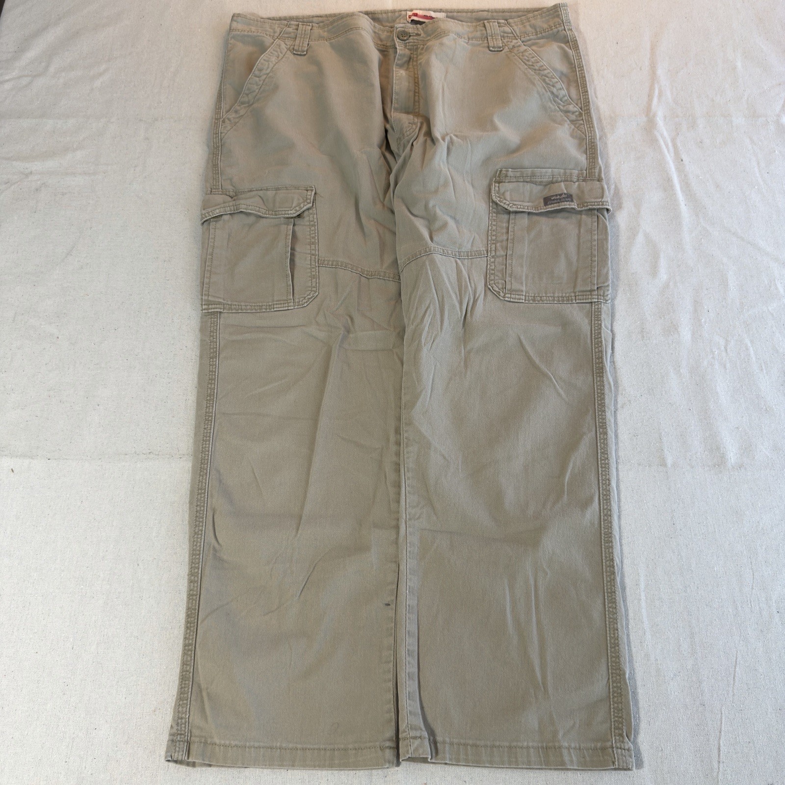 Wrangler Men’s Khaki Cotton Twill Cargo Pants Relaxed Fit Straight Waist 40