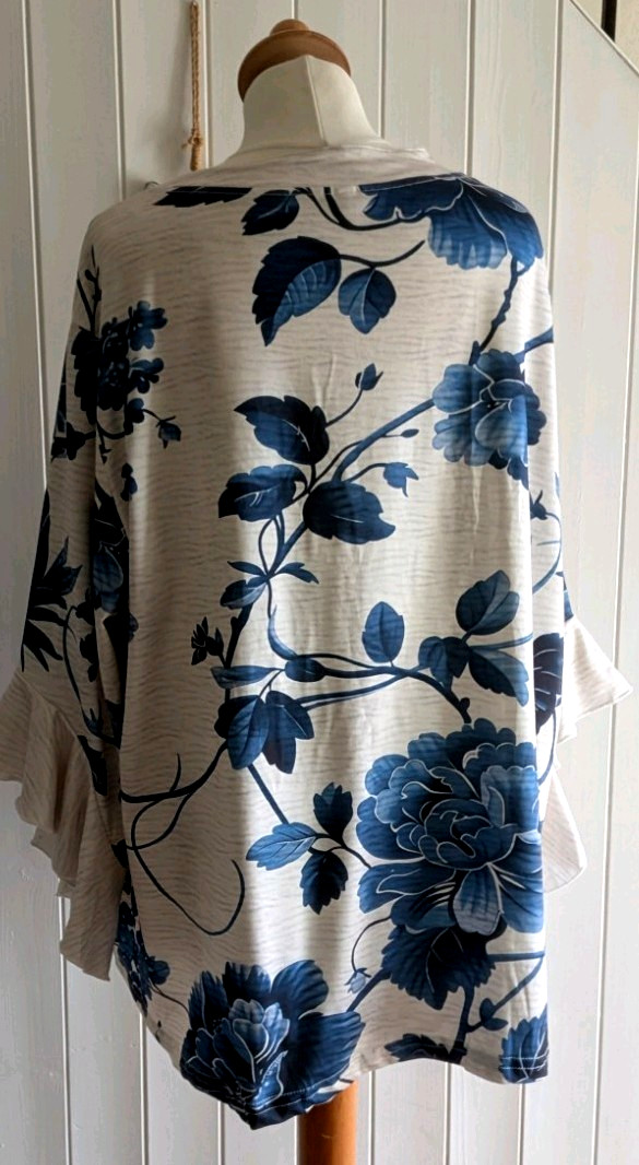 SIZE 22 / 24 BLUE / GREY FLORAL RUFFLE 3/4 SLEEVE TUNIC TOP