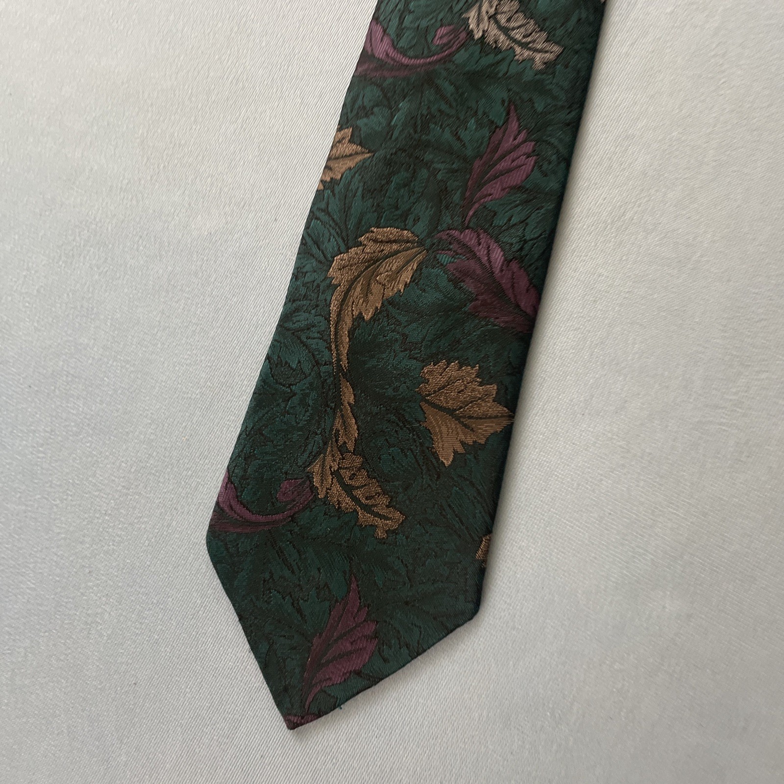 Vtg Necktie Editions Van Heusen Tie Brocade Floral MCM Poly Silk Texture 3×59″