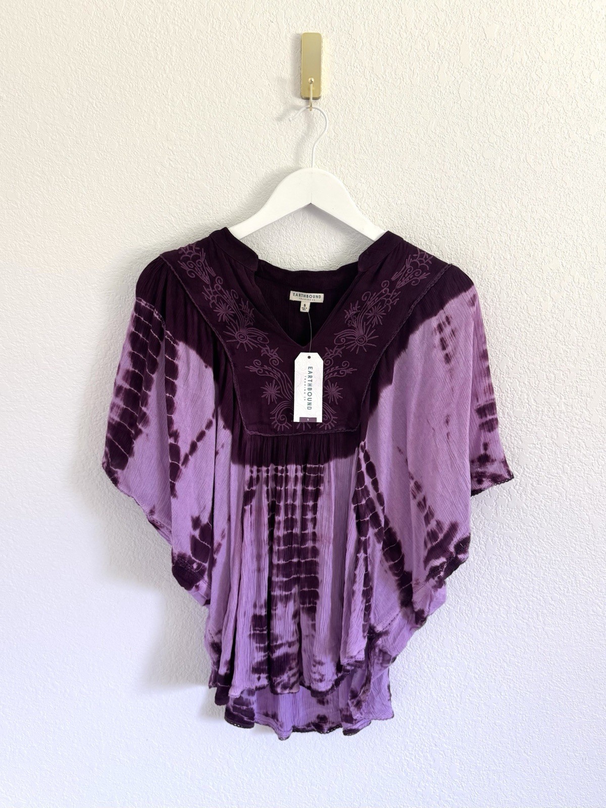 Earthbound NWT Poncho Embroidered Batwing Sleeve Layer Blouse Women’s Sz Small