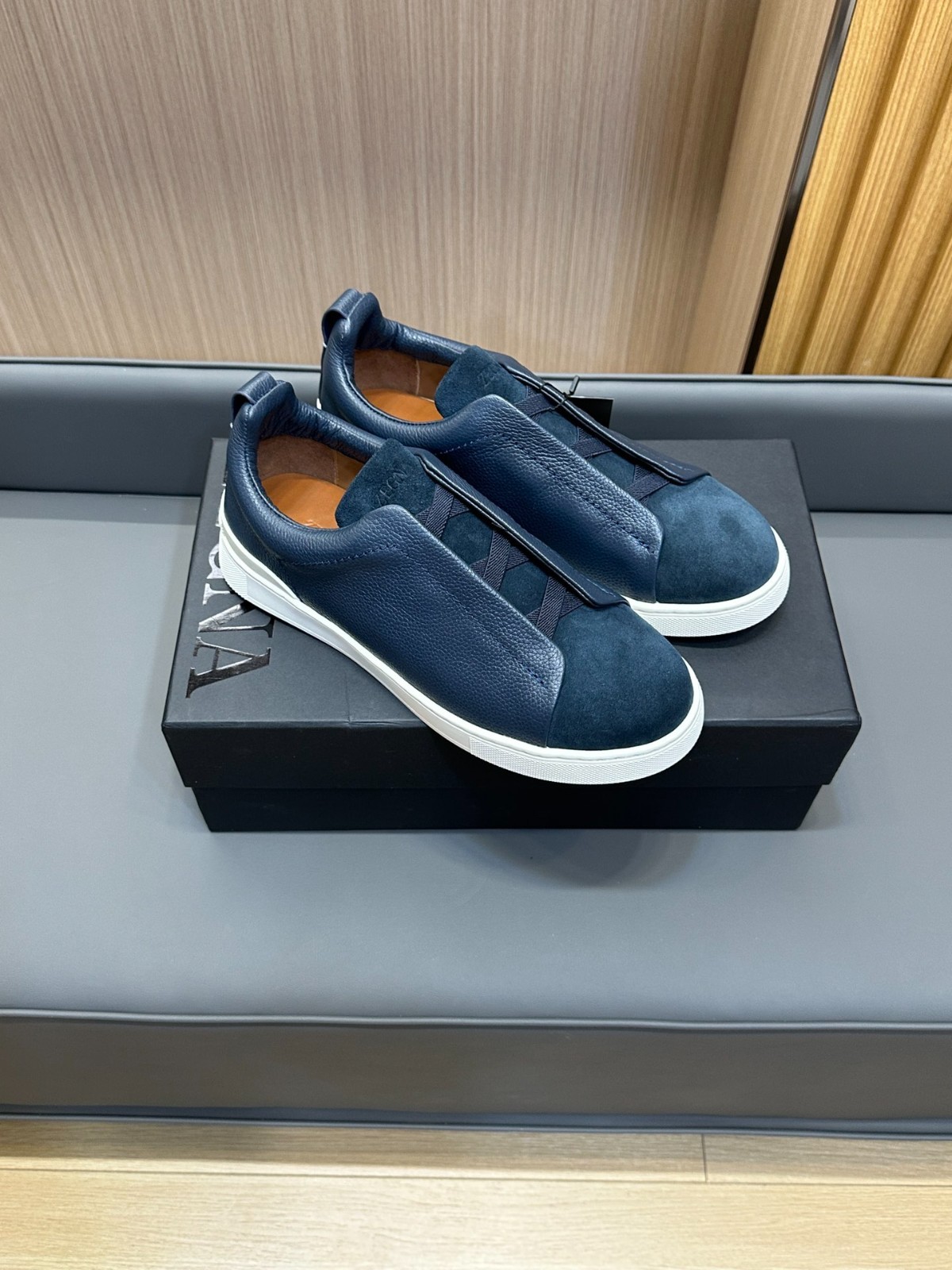 Zegna Men’s Fashion Casual Leather Low-Top Sneakers — US Size 9 (EU 42)