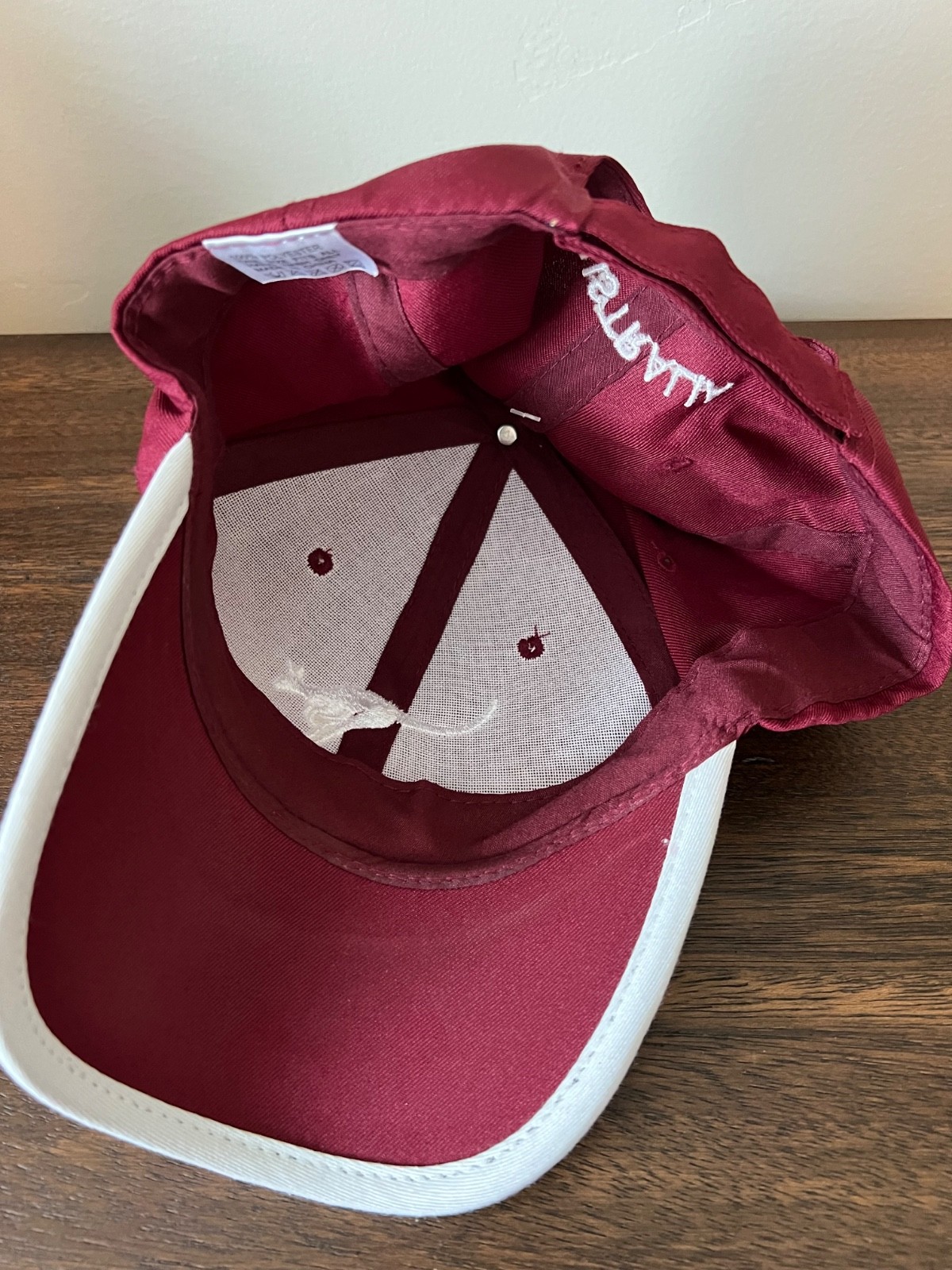 NWT AUSTRALIA CAP Hat KANGAROO BURGUNDY RED ROUND BRIM WHITE TRIM ADJ STRAP SM