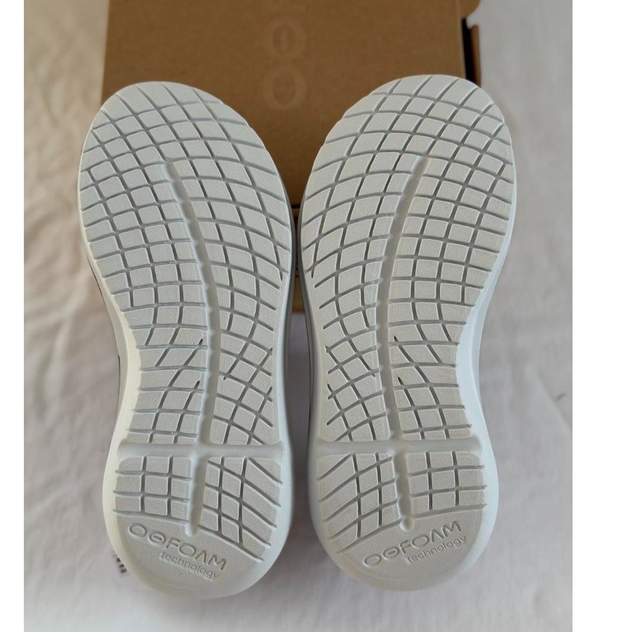 Oofos Women’s OOmy Stride Lace Up Shoe in White and Stardust, Size 8