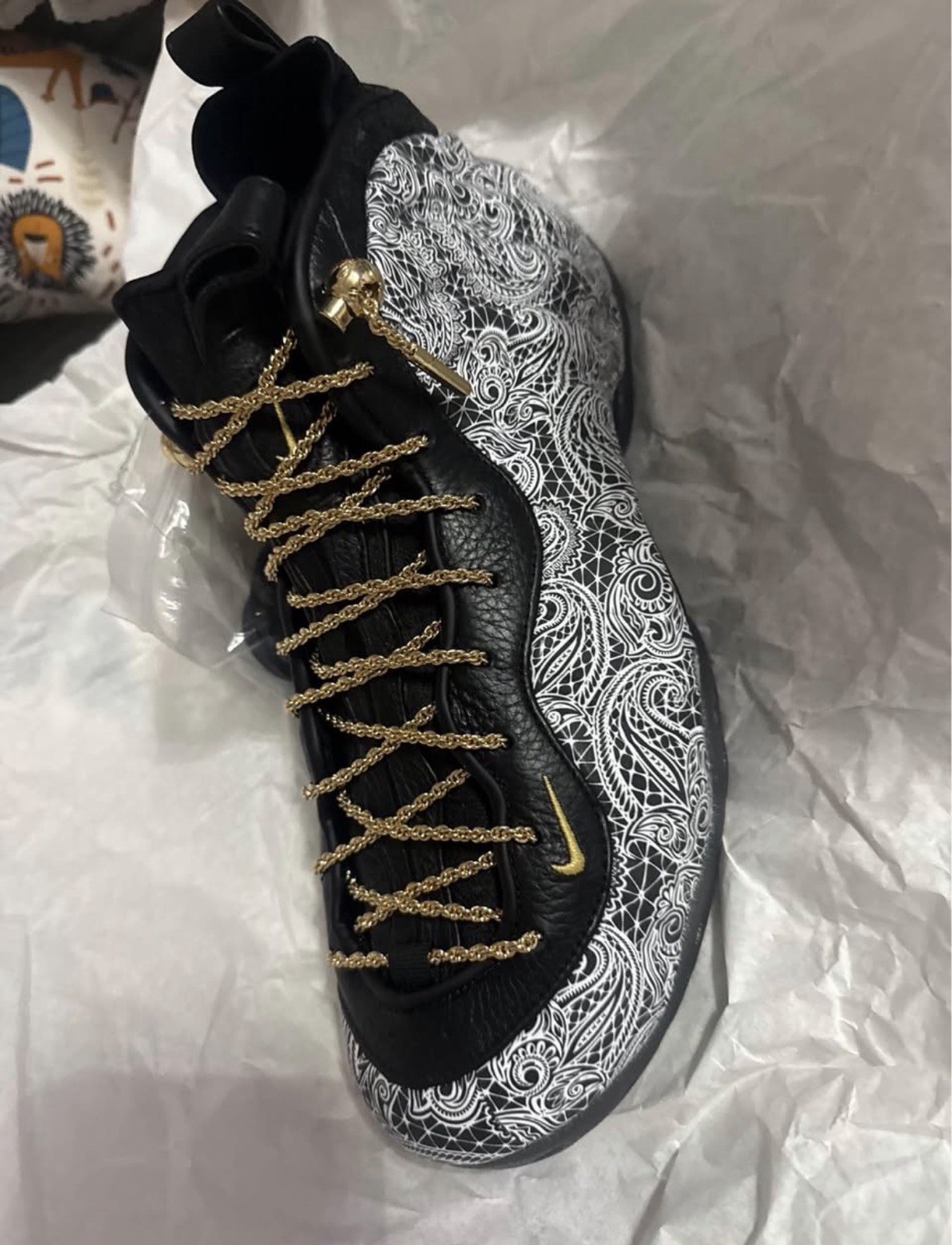 (1 pair left) Nike Air Foamposite One Victor Solomon Sneaker Black Gold Paisley