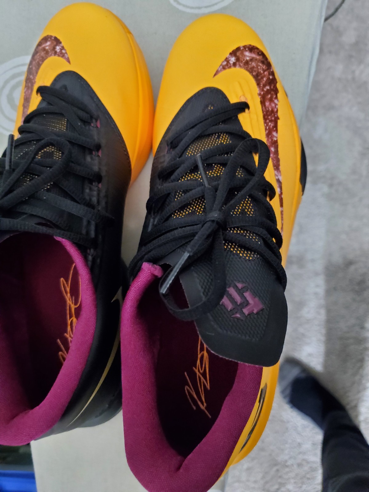 Nike Men’s KD 6 Peanut Butter & Jelly Sneaker, Lace Up, Yellow Black Burgundy