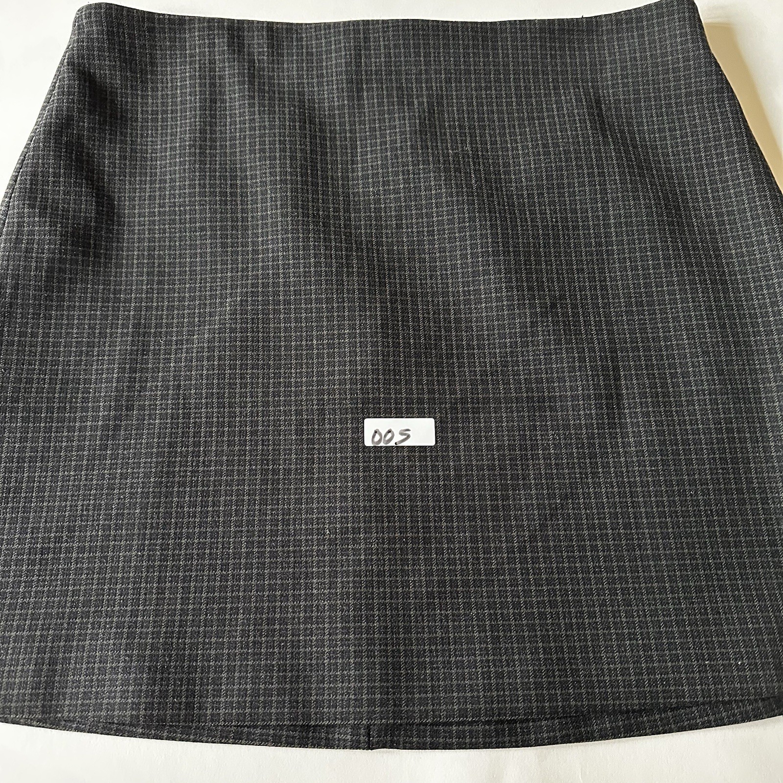 Aritzia Wilfred Charcoal Plaid Mini Skirt — Size 12 academia preppy