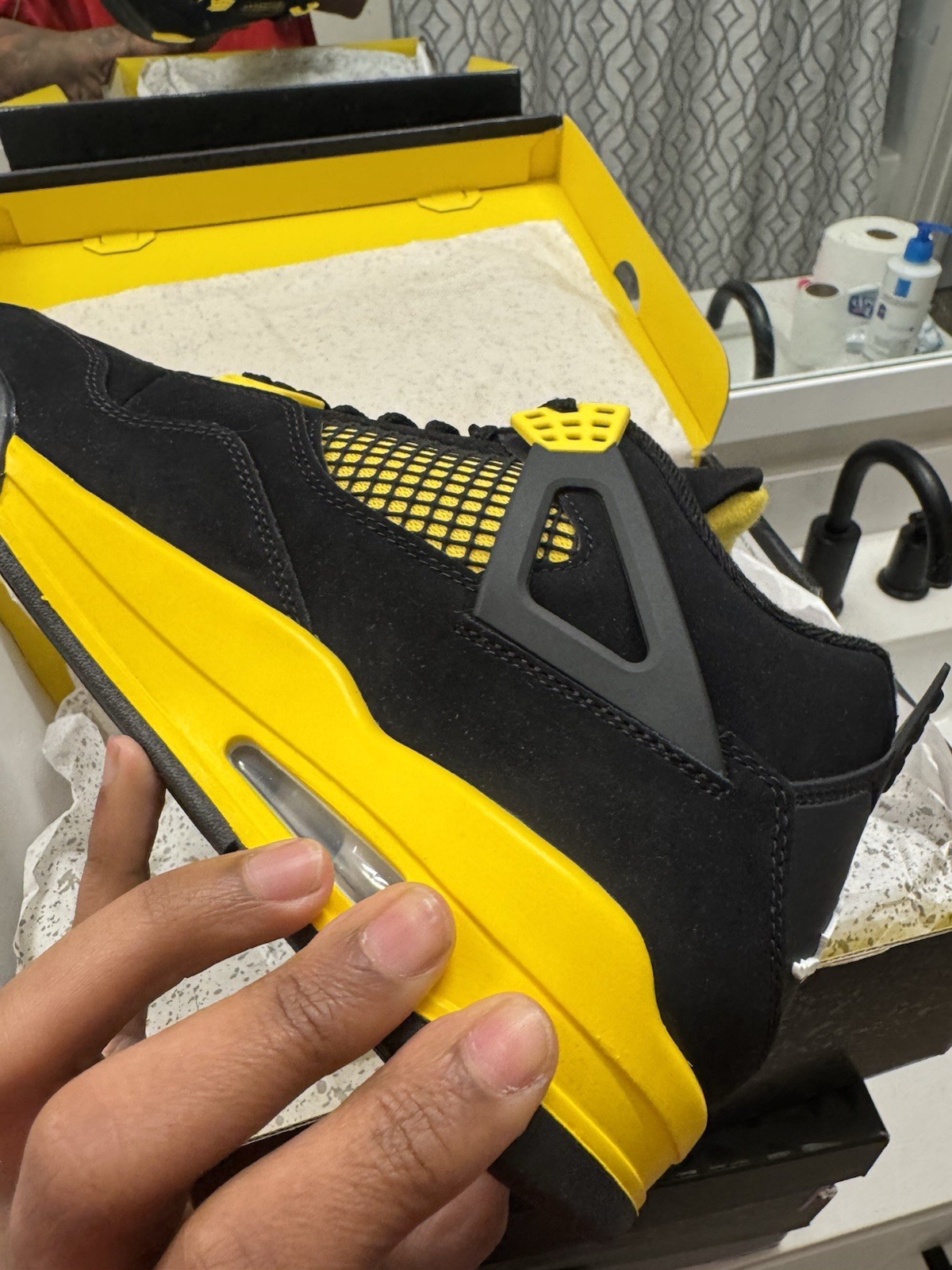 Air Jordan 4 Men’s Sneakers Retro Thunder, Black/Yellow, Size 10.5, DH6927 017