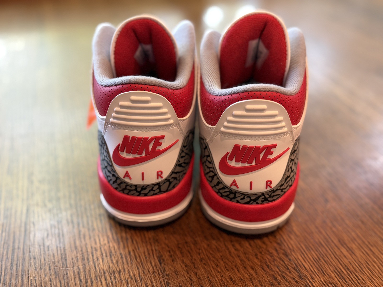 NIB – Size 11 – Jordan 3 Retro Mid Fire Red 2022