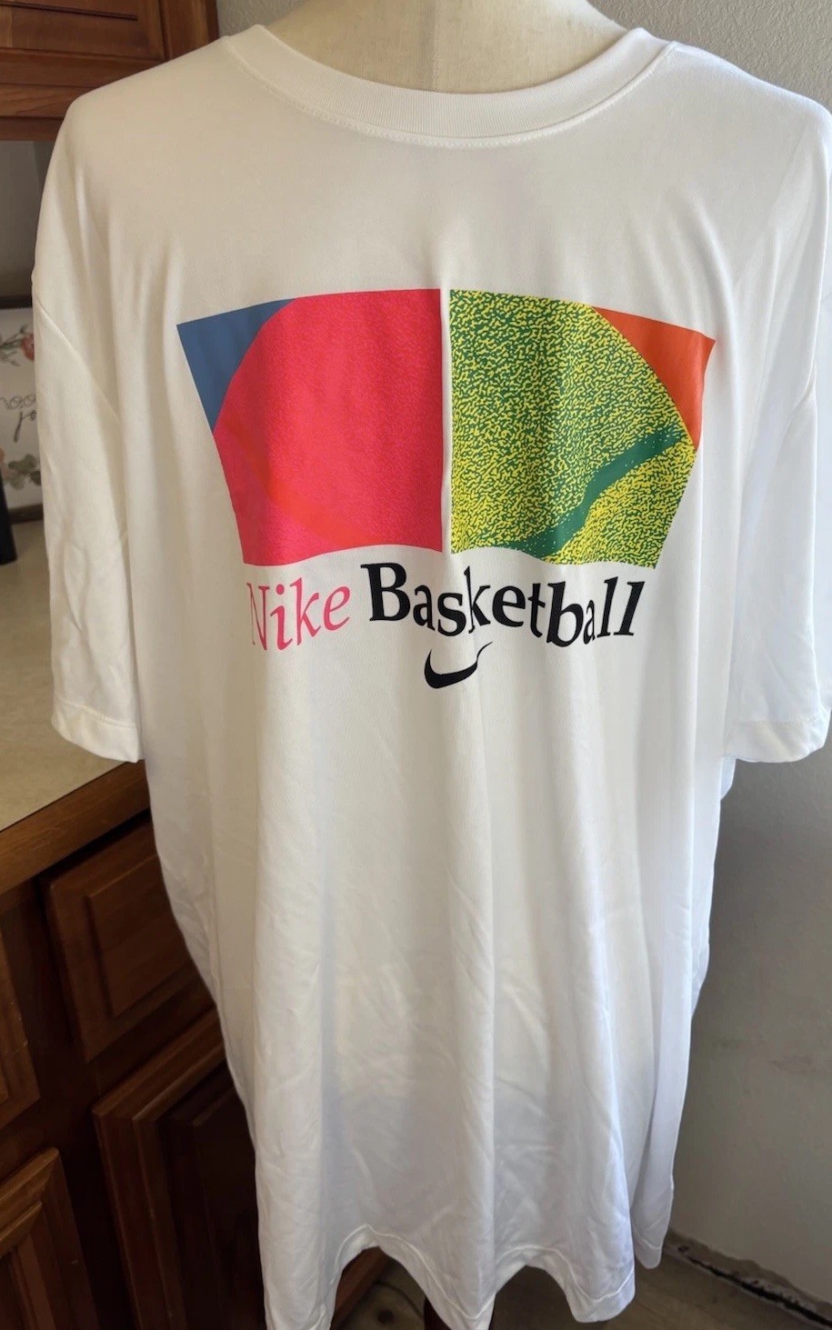NWT Nike Size Medium Men’s Dri Fit Relaxed Basketball Graphic T Shirt