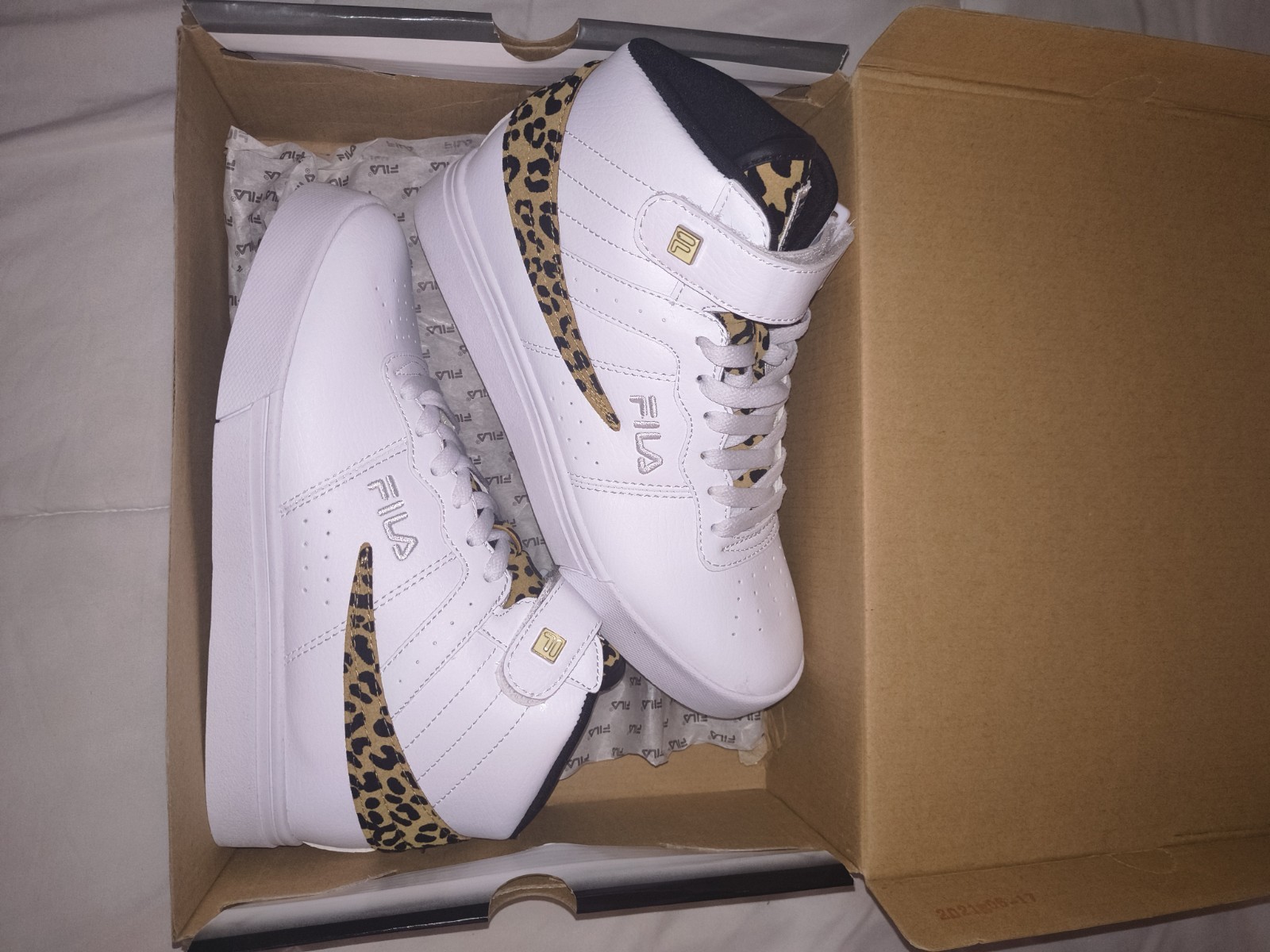 Women’s Size 8 Cheetah Fila High Top Sneakers Tennis Shoes Black White
