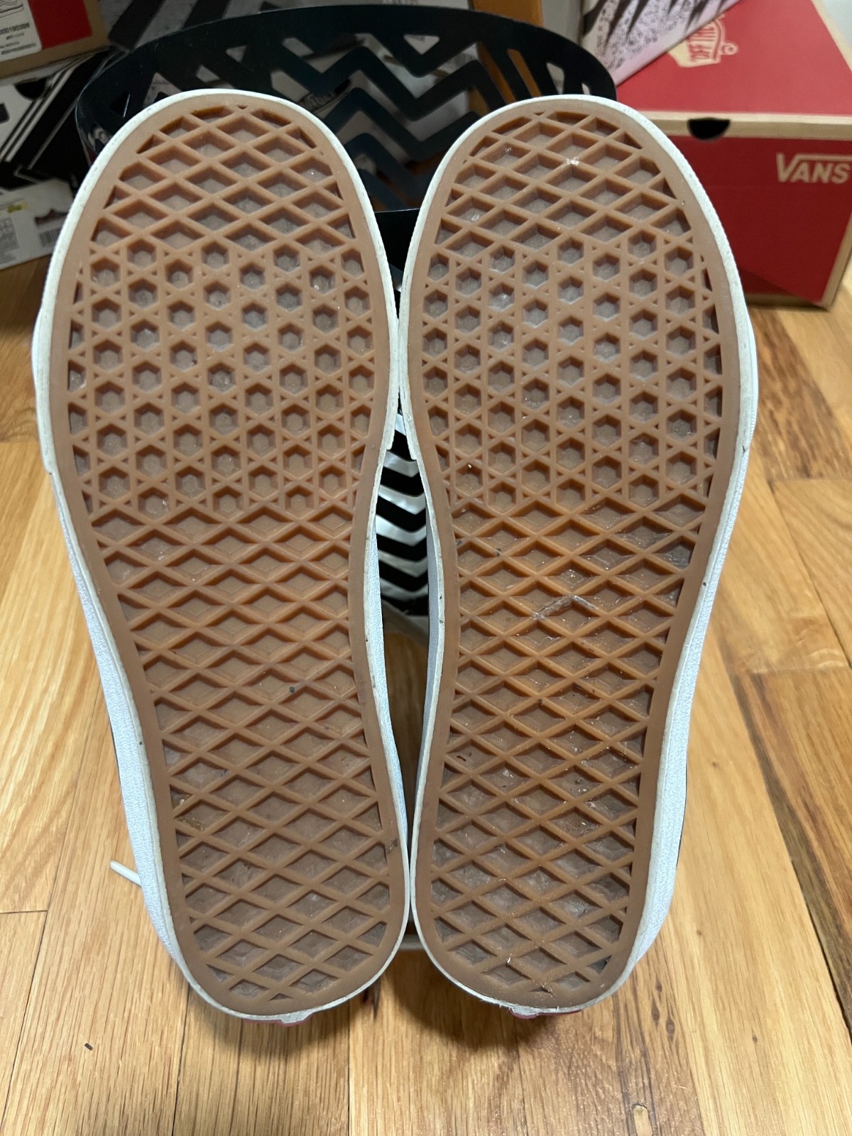 Vans x Peanuts Snoopy & Woodstock Sk8-Hi sneakers. Excellent pre-owned. w7/m5.