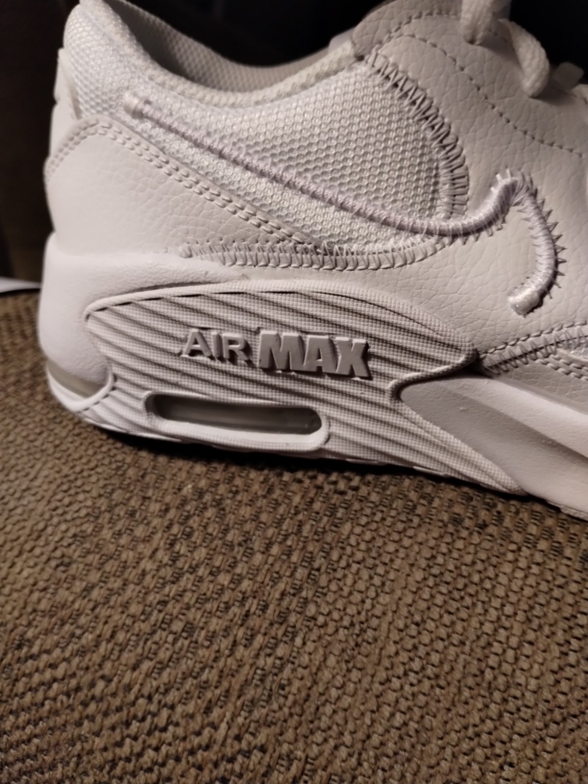 NIKE AIR MAX EXCEE TRIPLE WHITE LEATHER / MESH SHOES WOMENS SIZE 8.5