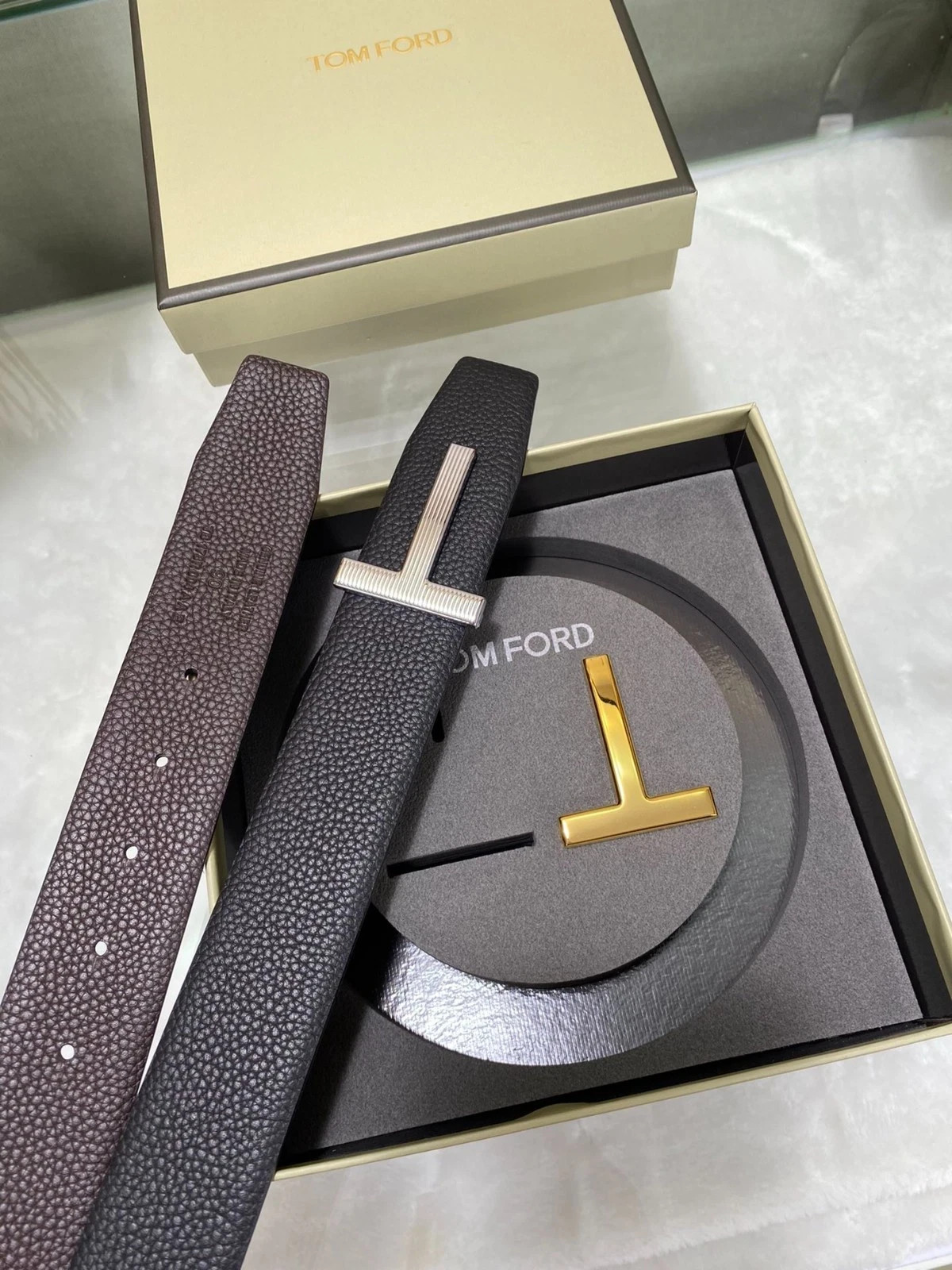TOM FORD Reversible Black/Brown Leather T Logo Belt Men’s new.