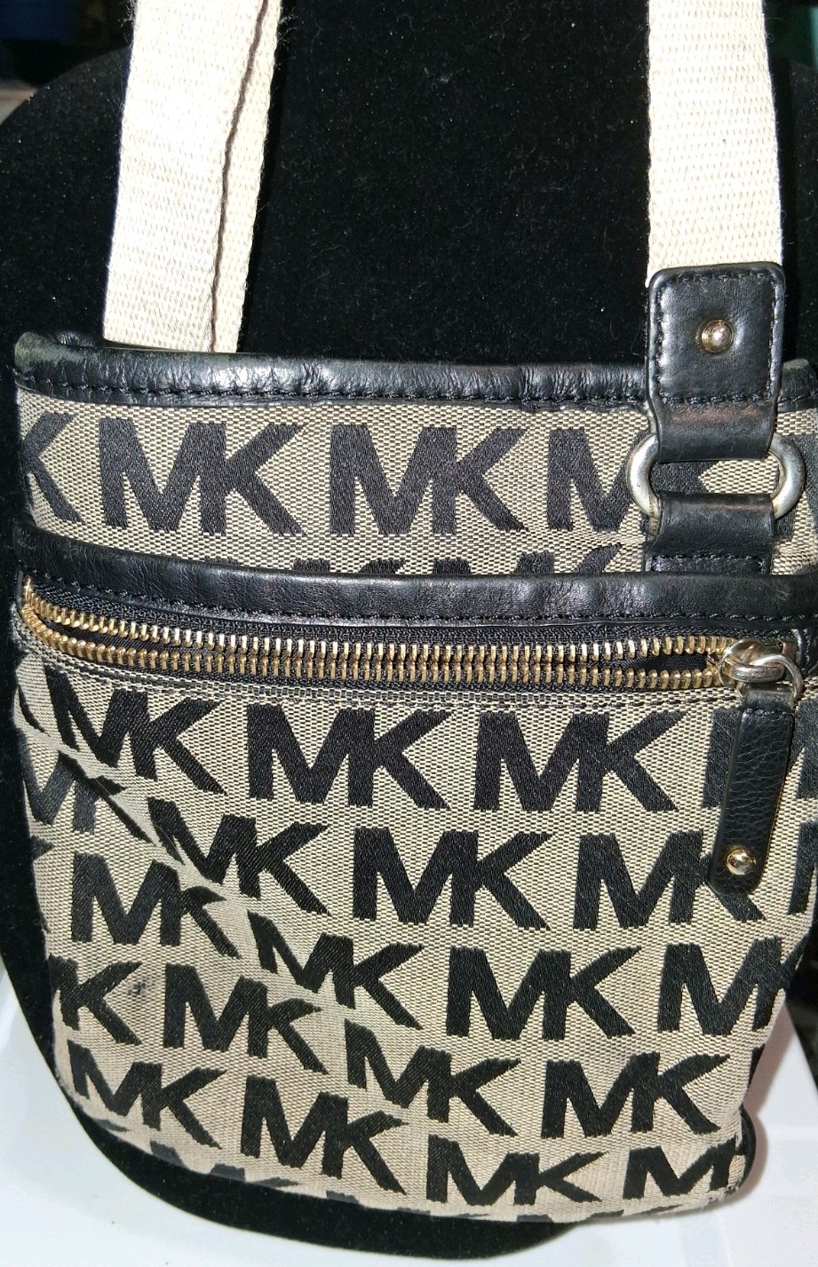 Michael Kors MK Logo Small Crossbody Bag Beige/Black Zip, Lined, Outer Pockets