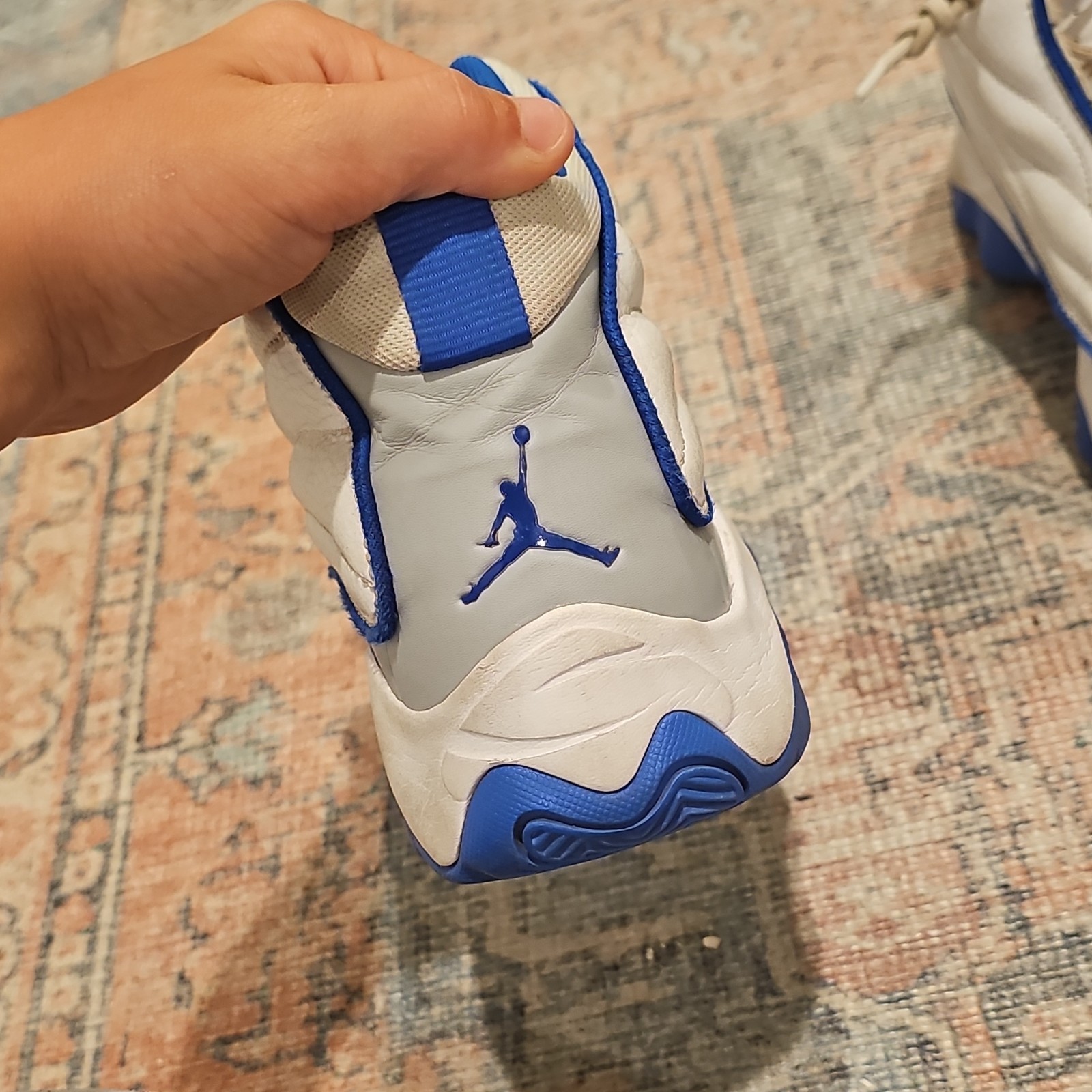 Jordan Pro Strong Kids 7Y White/Blue Mid Top Sneaker DC7911-104