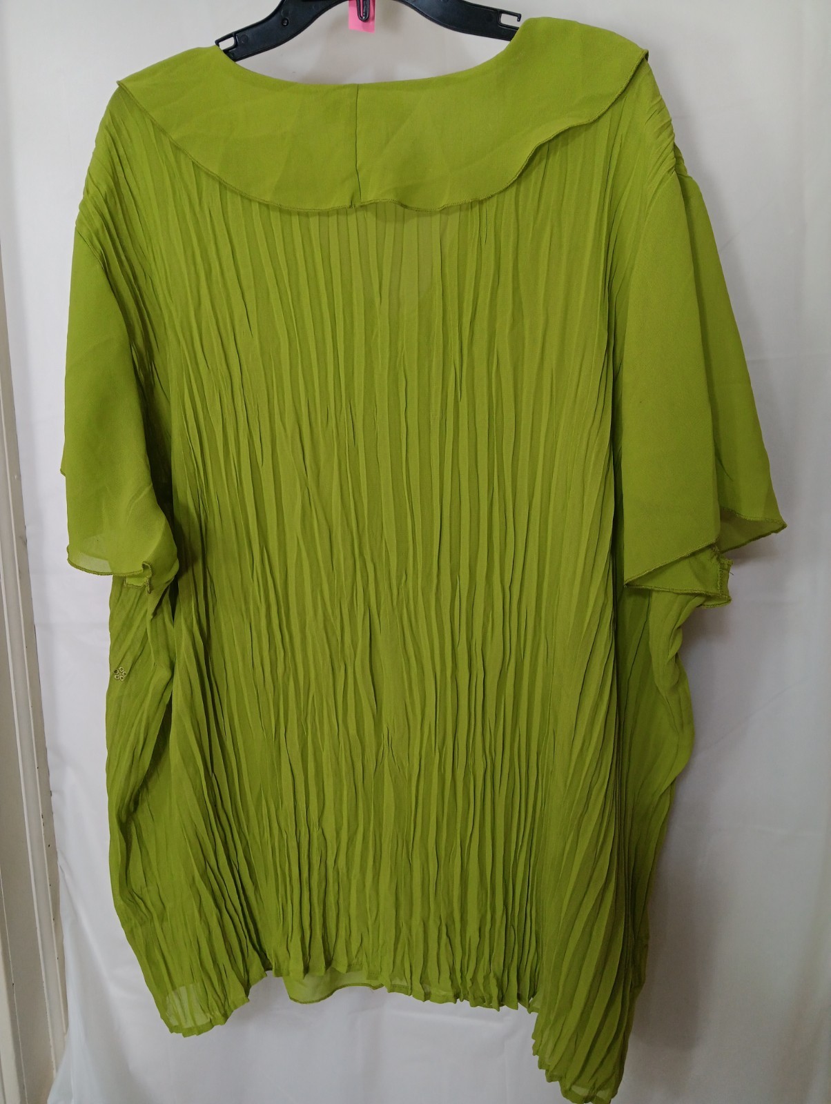 Separates by New York City Design Co Woman’.subtle embroidered details. Size 3XL