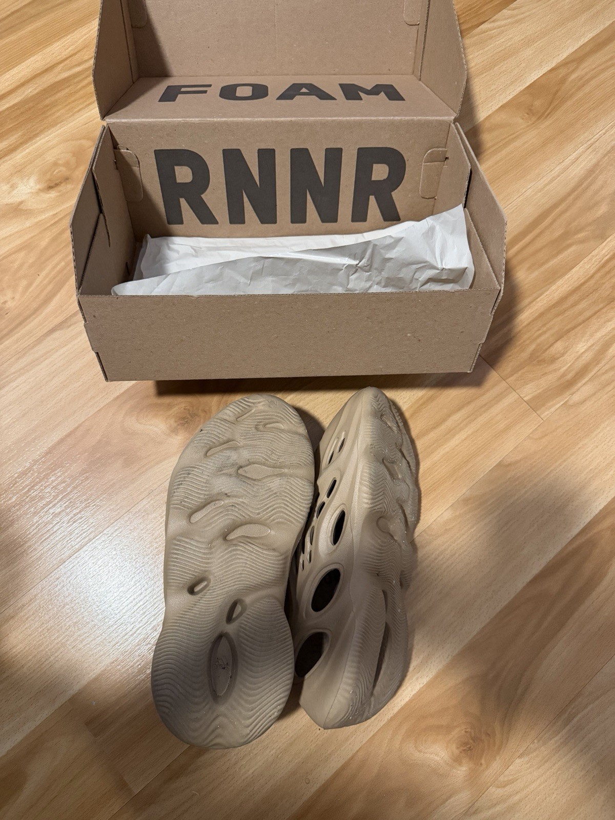 Yeezy Foam Runners Men’s Sand