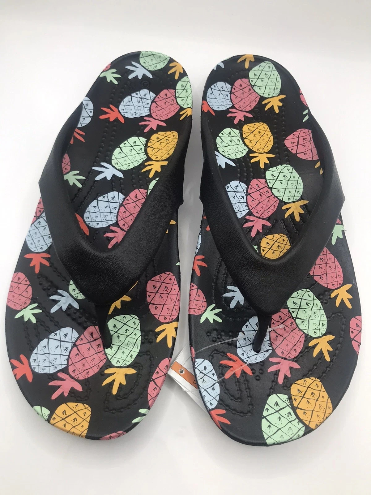 WOMEN’S CROCS KADEE II BLACK/MULTI PINEAPPLES FLIP FLOP BEACH/POOL SANDAL 7 NWT
