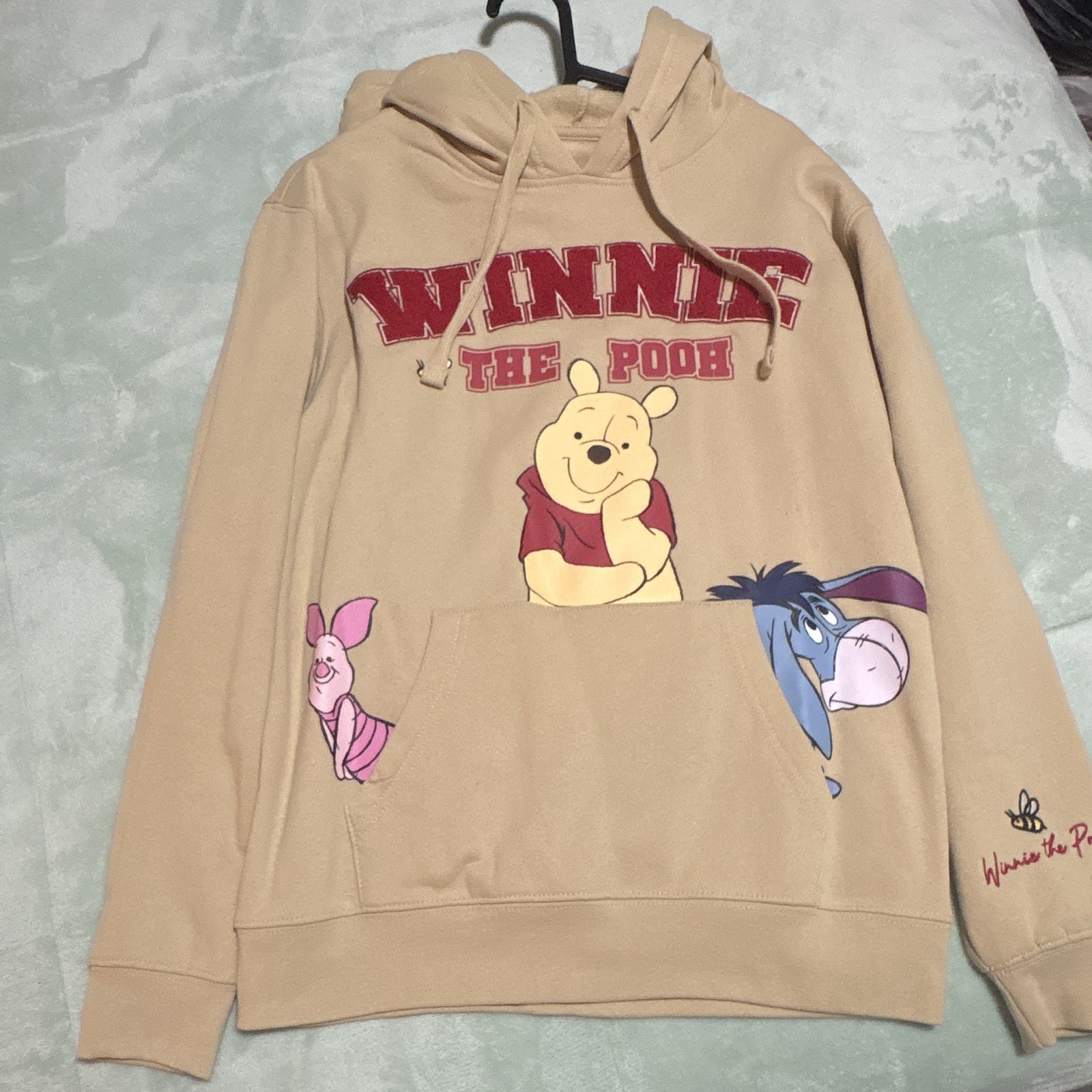 Disney Winnie the Pooh Beige Pullover Hoodie M Graphic Print Pockets Hooded