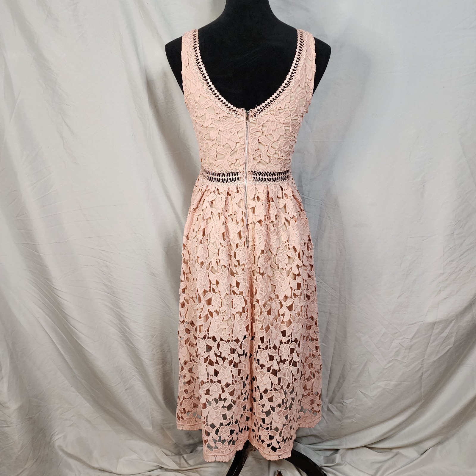 JUST ME Size Small Soft Pink Crochet Lace Sleeveless Floral Fit and Flare Dress