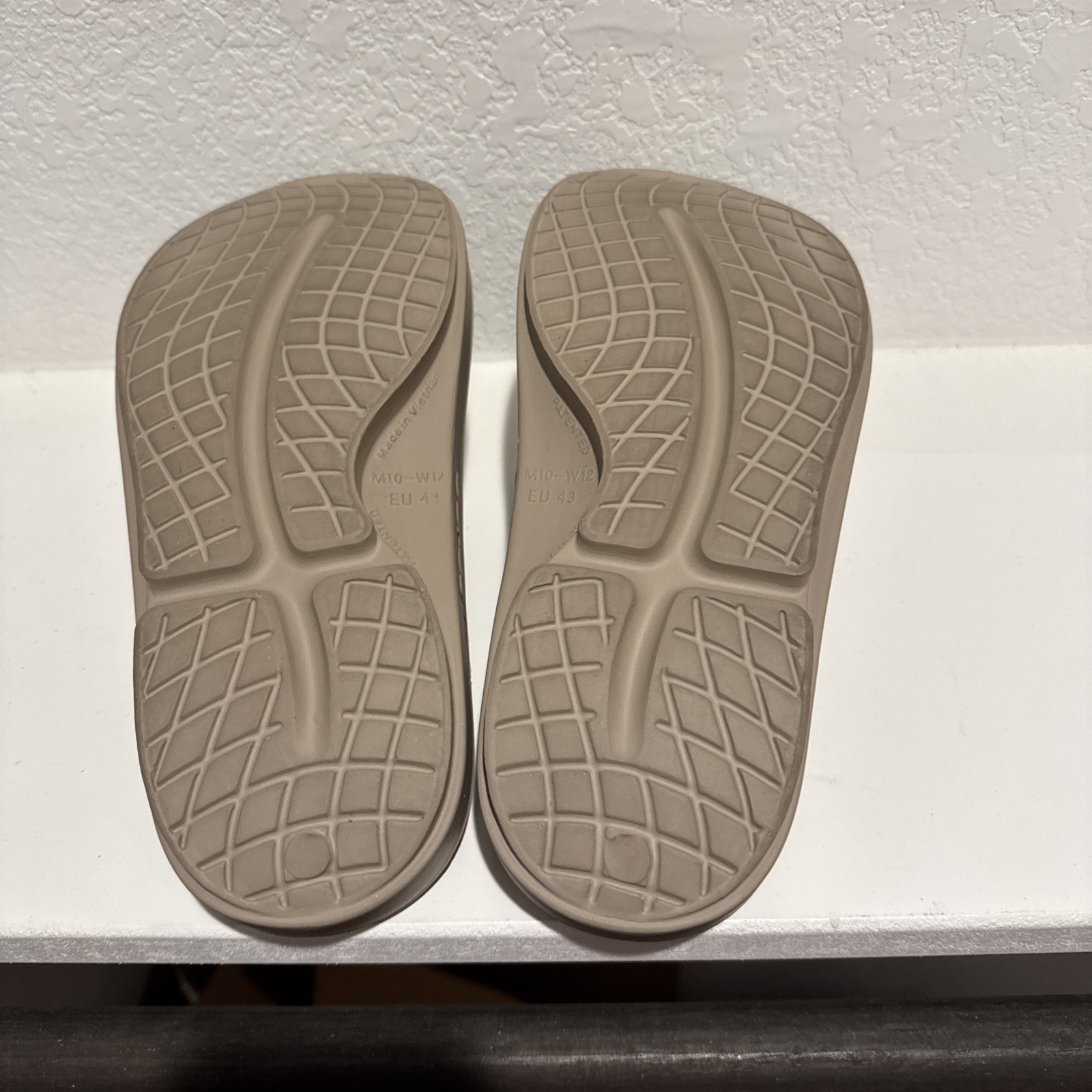 OOFOS Ooahh Black Comfort Slide Sandals Sport Recovery Men Size 10