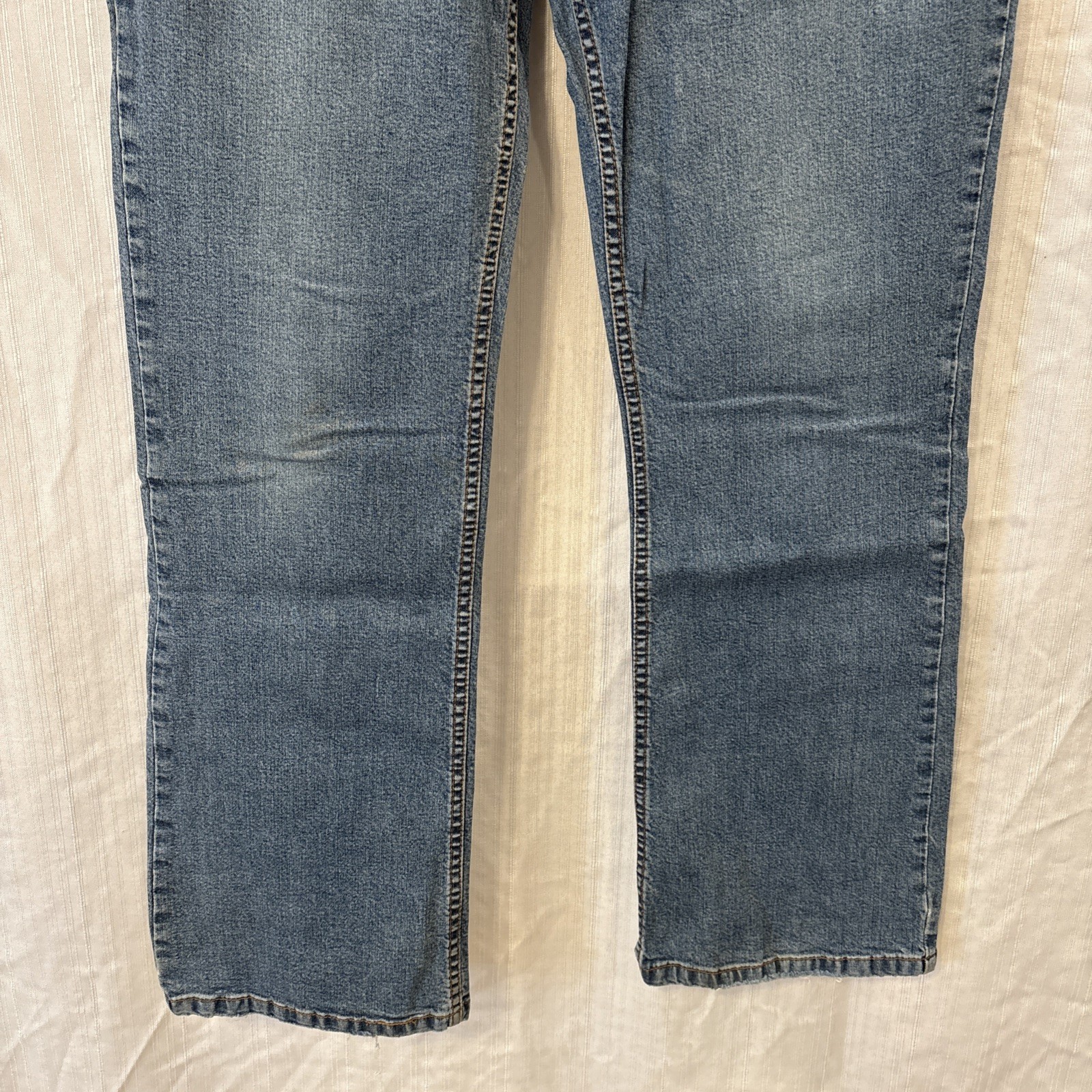 2002 Levi’s Stretch Jeans Women’s 10M Blue Medium Wash (30Wx29L)