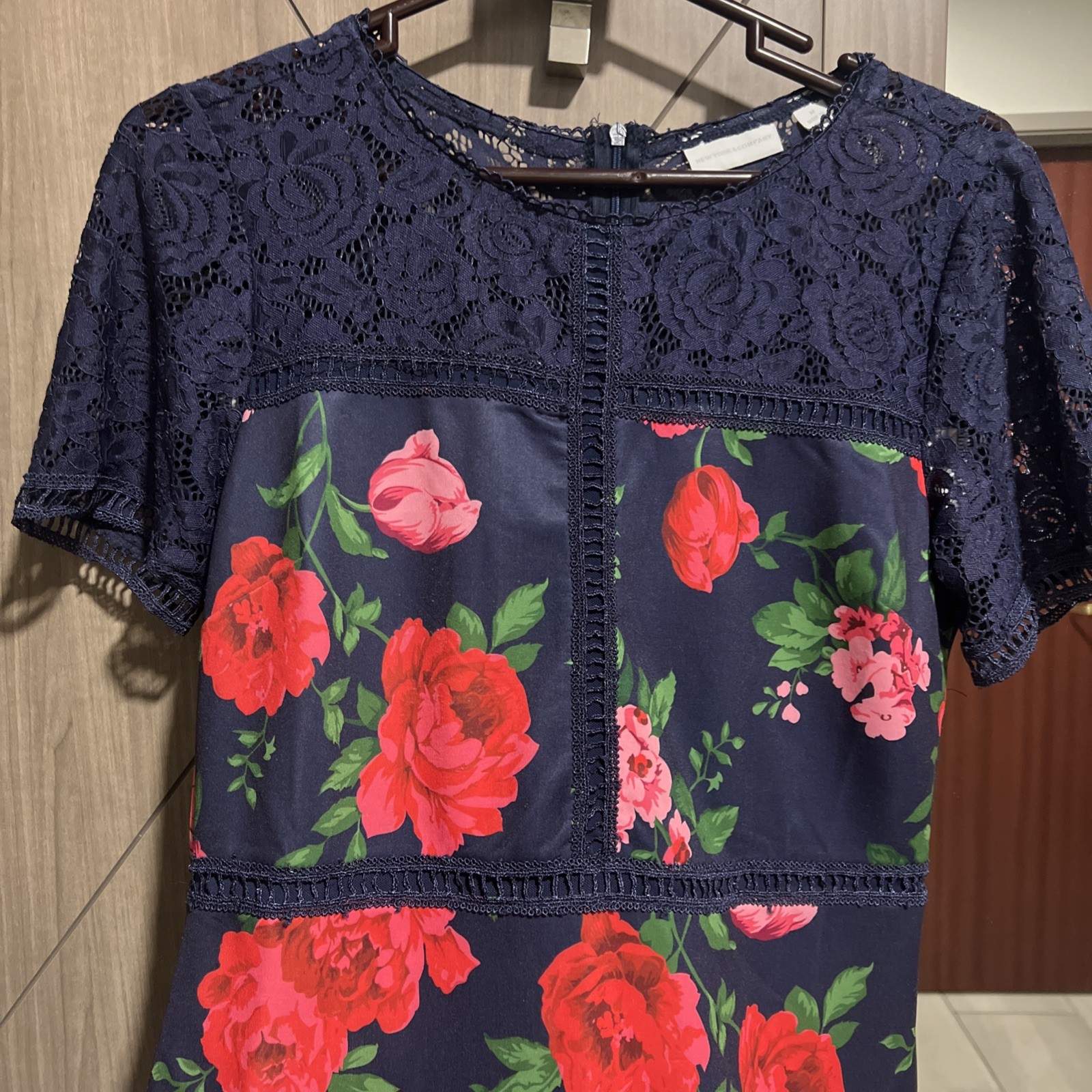 New York & Company Floral Neoprene & Lace Sheath Dress Size M