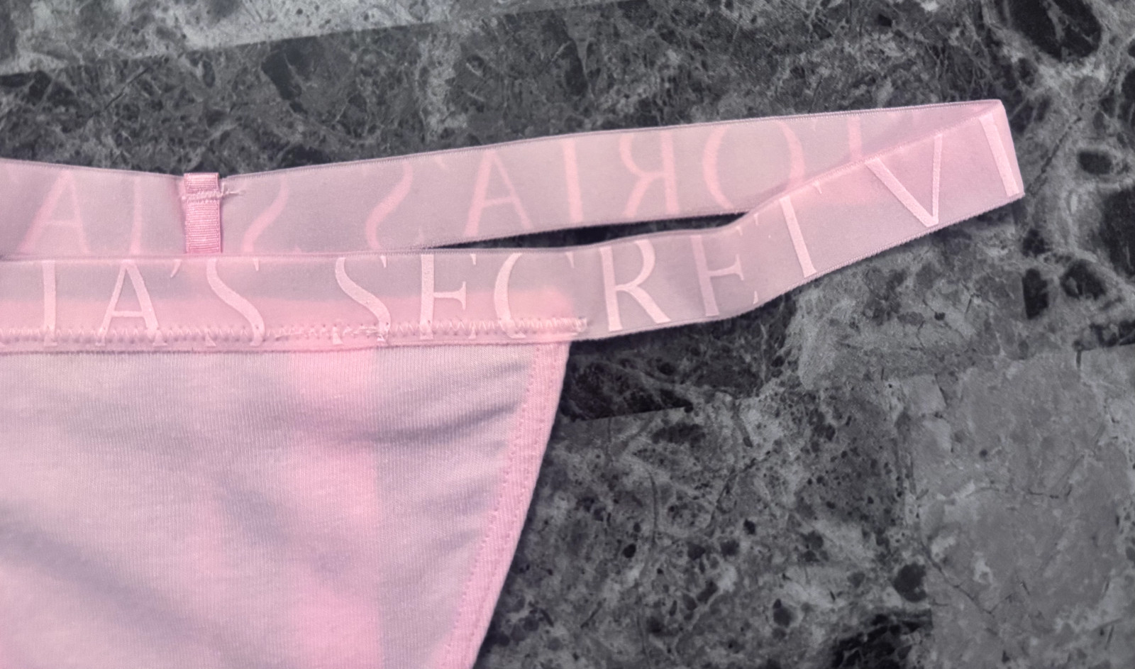 NWOT VICTORIA’S SECRET LIGHT PINK LOGO LIGHTWEIGHT WAISTBAND V STRING PANTIES