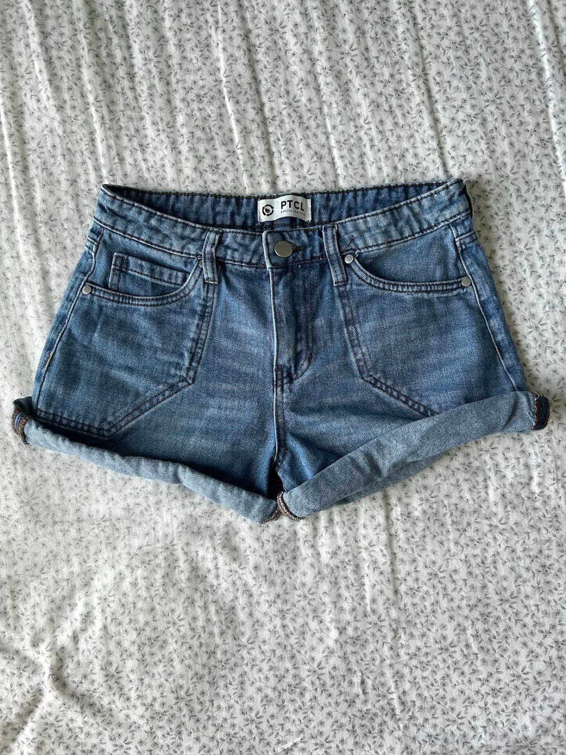 PTCL Ethical Clothing Denim Shorts Size 27 Medium Wash 100% Cotton Rolled Cuff