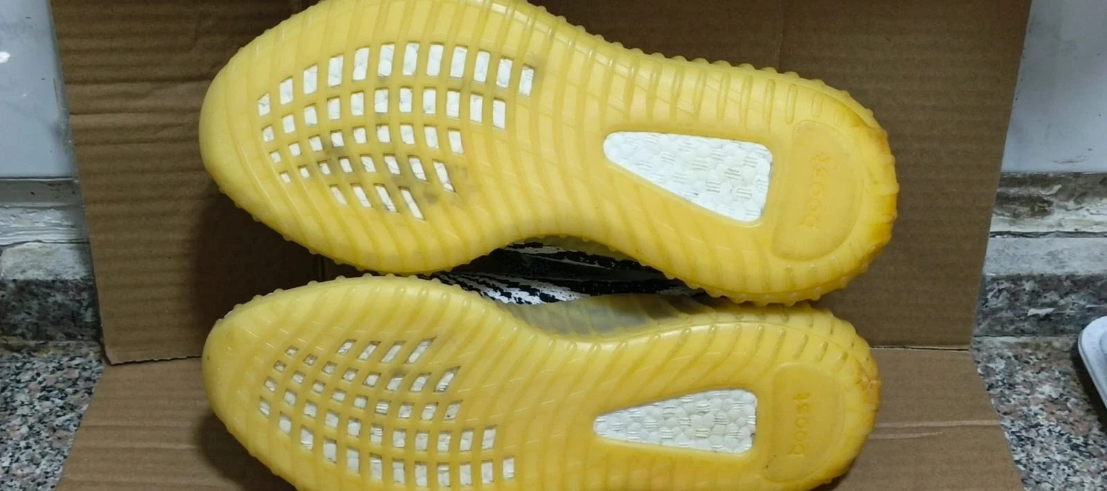Size 8.5 Men adidas Yeezy Boost 350 V2 Zebra Pre Owned CP9654