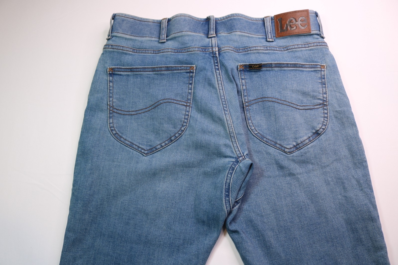 Lee Extreme Motion Straight Taper Men’s Jeans – Size 34Wx35L – Color Blue
