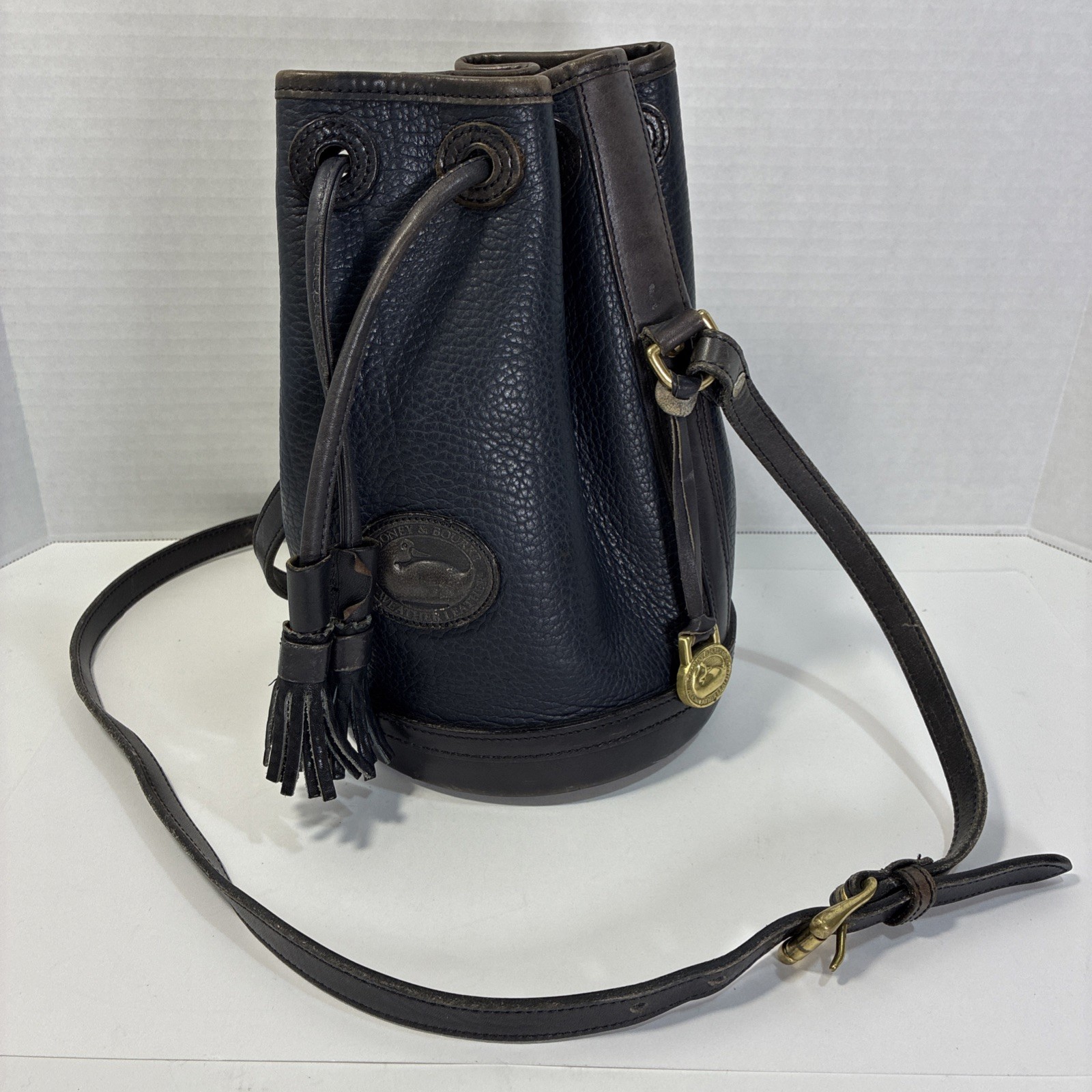 Vintage Dooney Bourke Navy Blue Drawstring Bucket Shoulder Bag AWL Leather Retro