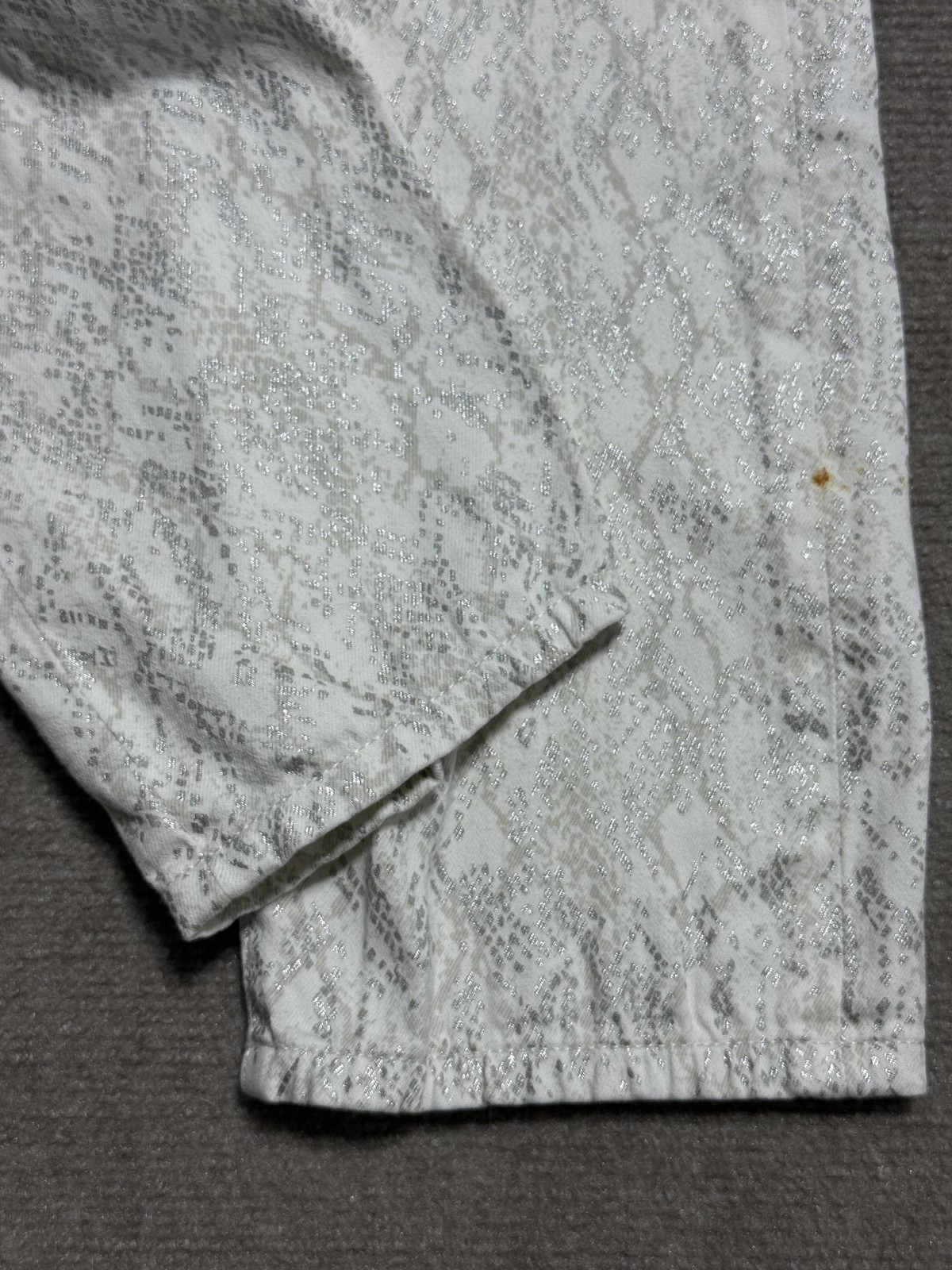 Express Pants Womens 00 White Silver Cropped Straight Super High Rise Snakeskin