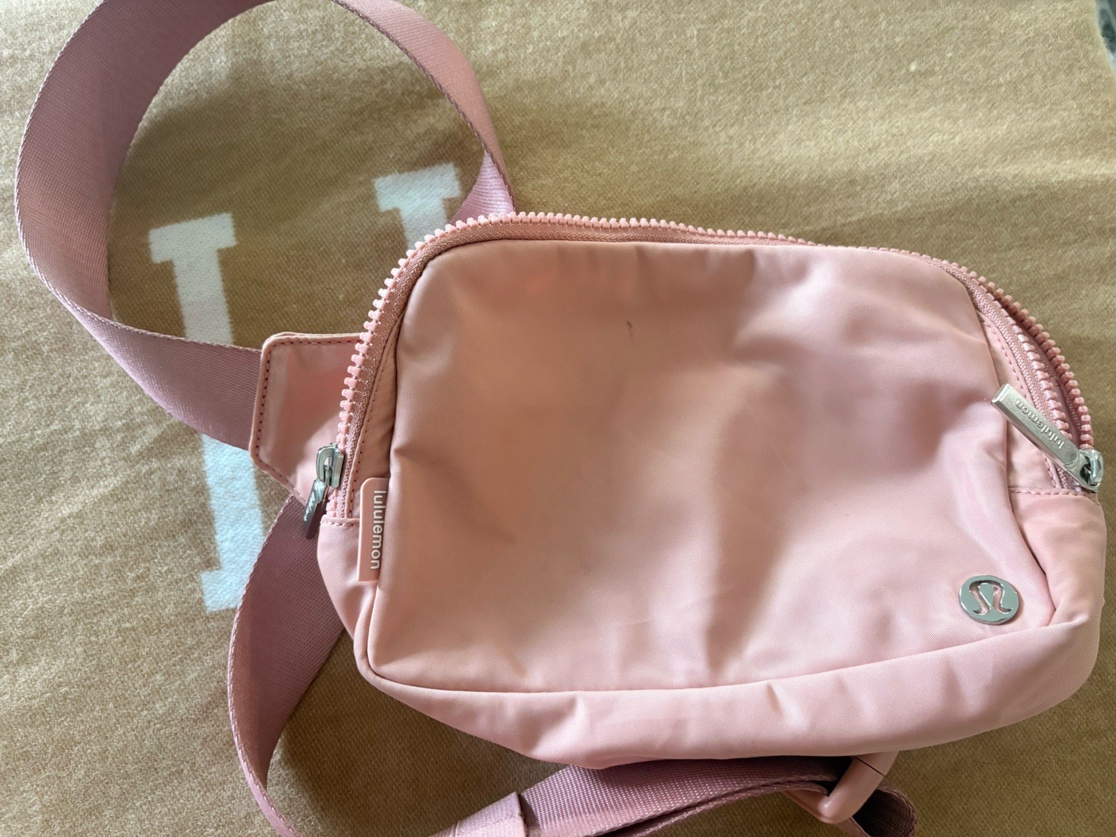 Lululemon Everywhere Belt Bag Pink Lychee/Raspberry, 1L