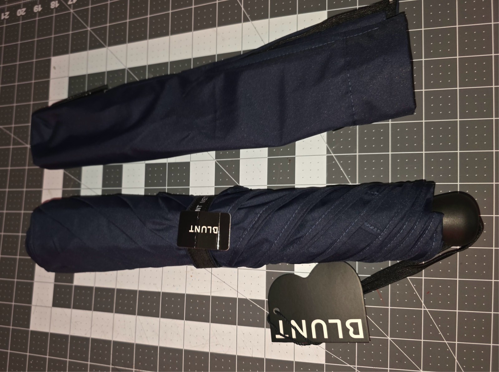 Blunt Metro Compact Collapsible Travel Umbrella Midnight Navy