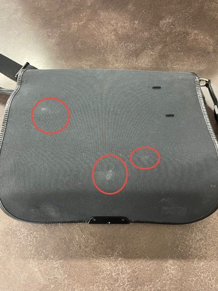 Louis Vuitton District Messenger Gm Please Read* Signs Of Heavy Wear 5.5/10