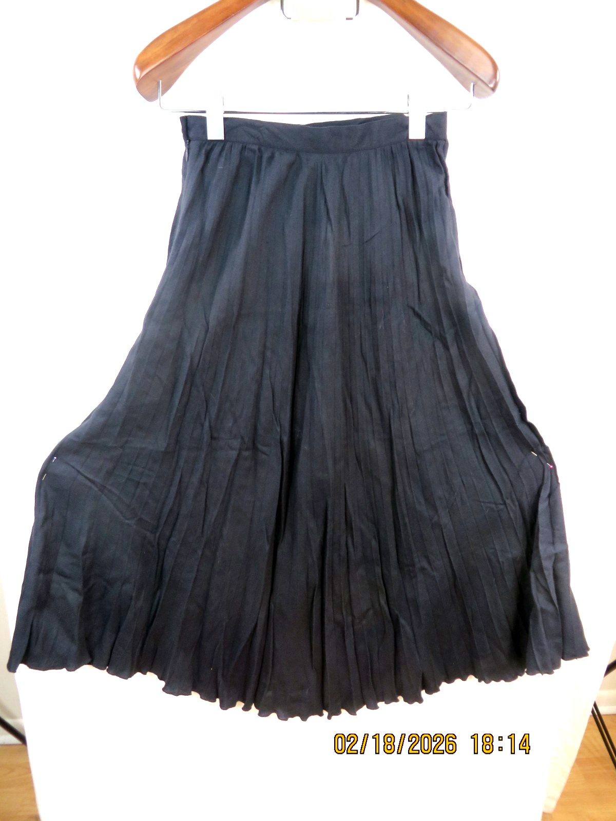 TWEEDS SZ 10 Rayon/Wool Charcoal Crinkled-Crushed Woven Fabric Wide Long Skirt