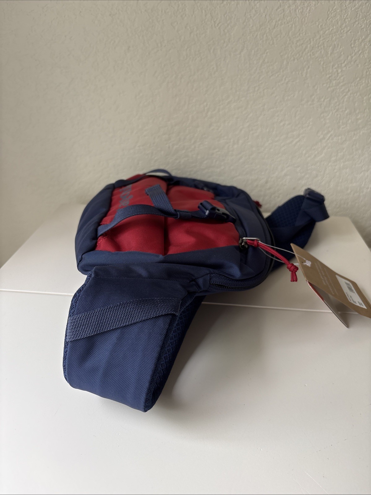 Patagonia Atom 8L Classic Red/ Blue Crossbody Sling Bag Backpack Hiking Travel