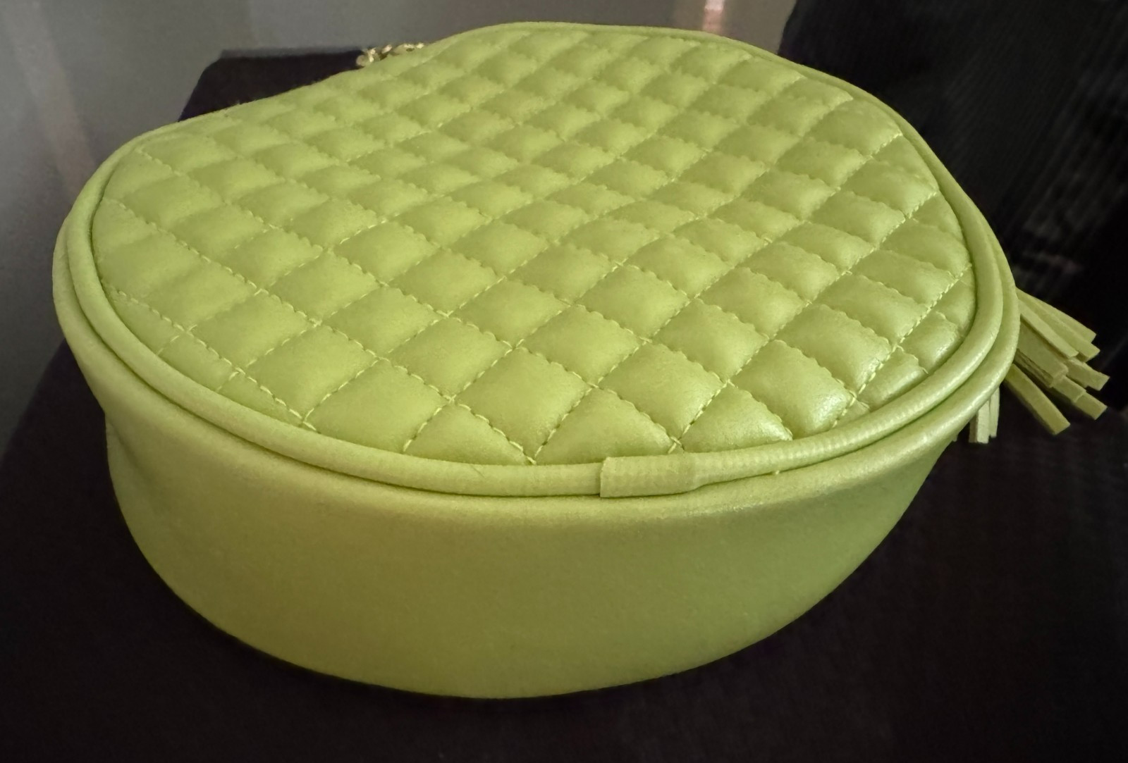Vintage Amanda Smith Quilted 7.25″ Round Apple Green Crossbody Shoulder Purse