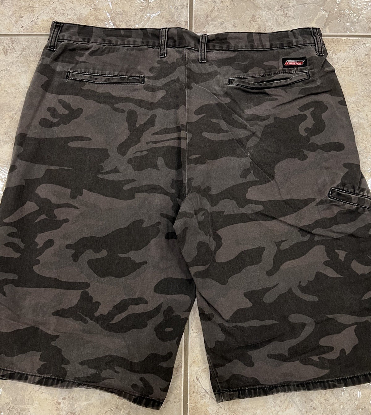 Wrangler Men’s 38 Gray Black Camo Shorts Casual Workwear Tech Cell Pocket
