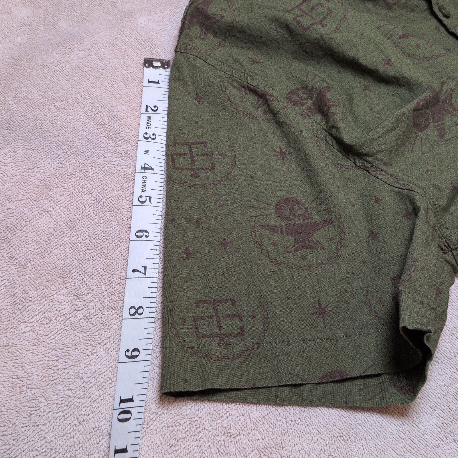 Troll Co Men Short Sleeve Button Down Shirt Sz L Green Skulls Anvil Chain Cotton