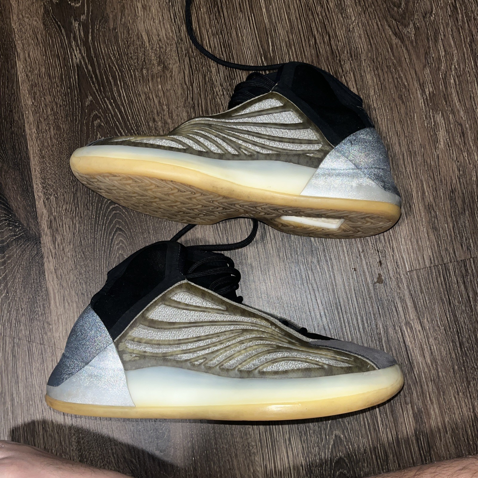 Size 9 – adidas Yeezy Quantum Barium