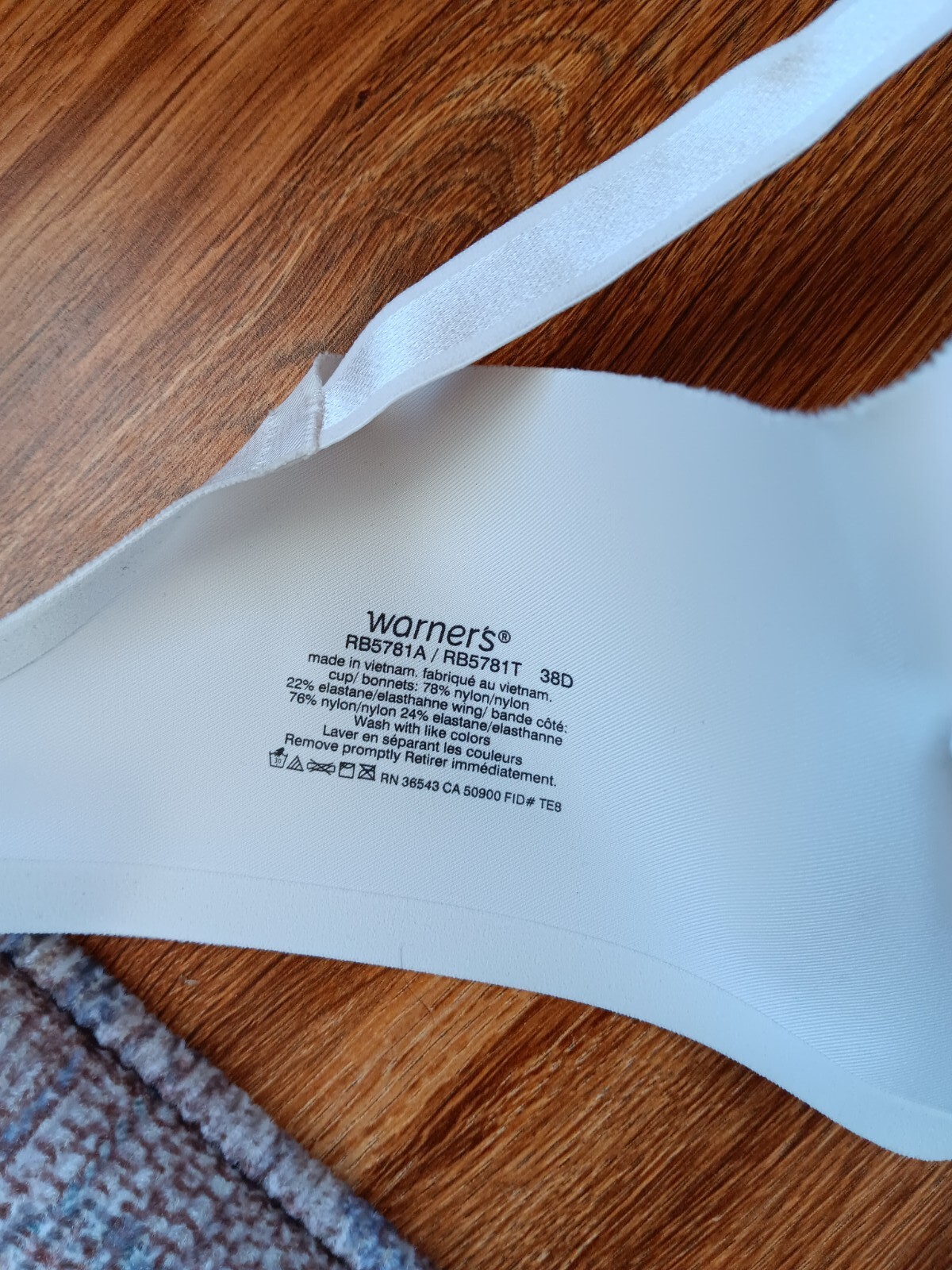Warners White Underwire No Side Effects Lightly Lined T-Shirt Bra Size: 38D 5781