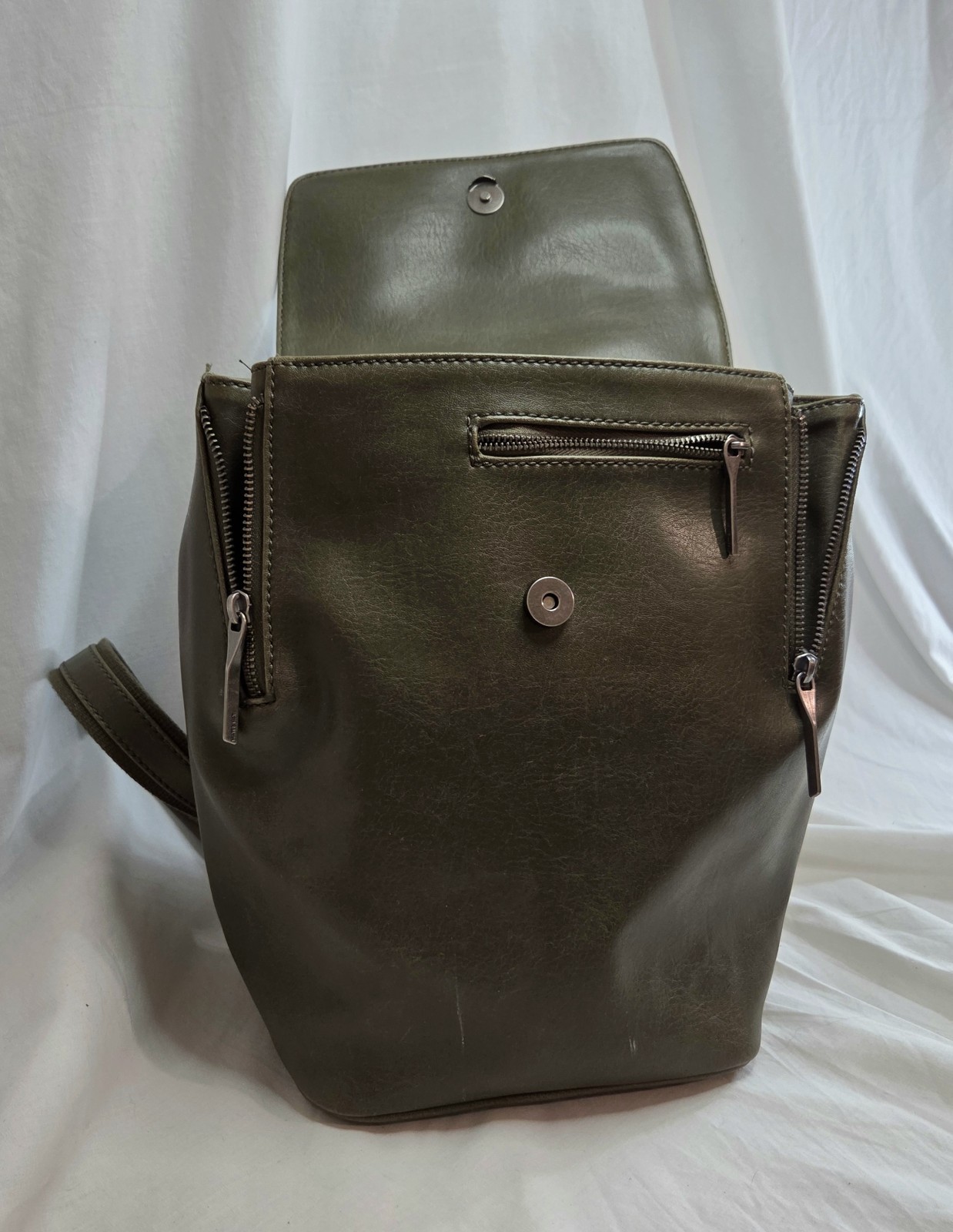 Matt & Nat Vegan Leather Flap Women’s Backpack-Black-Classic-Designer-Luxury